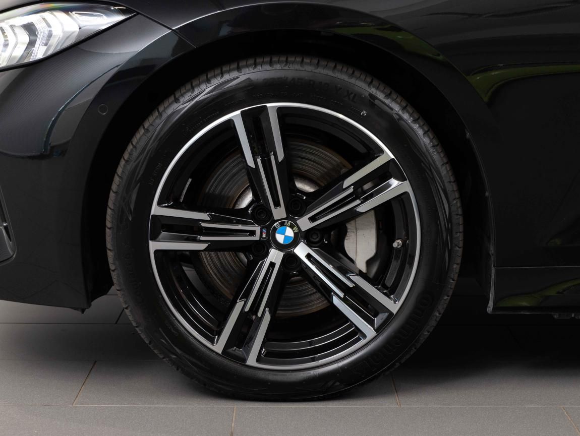 BMW Řada 3, 330i xDrive Touring - fotka 6