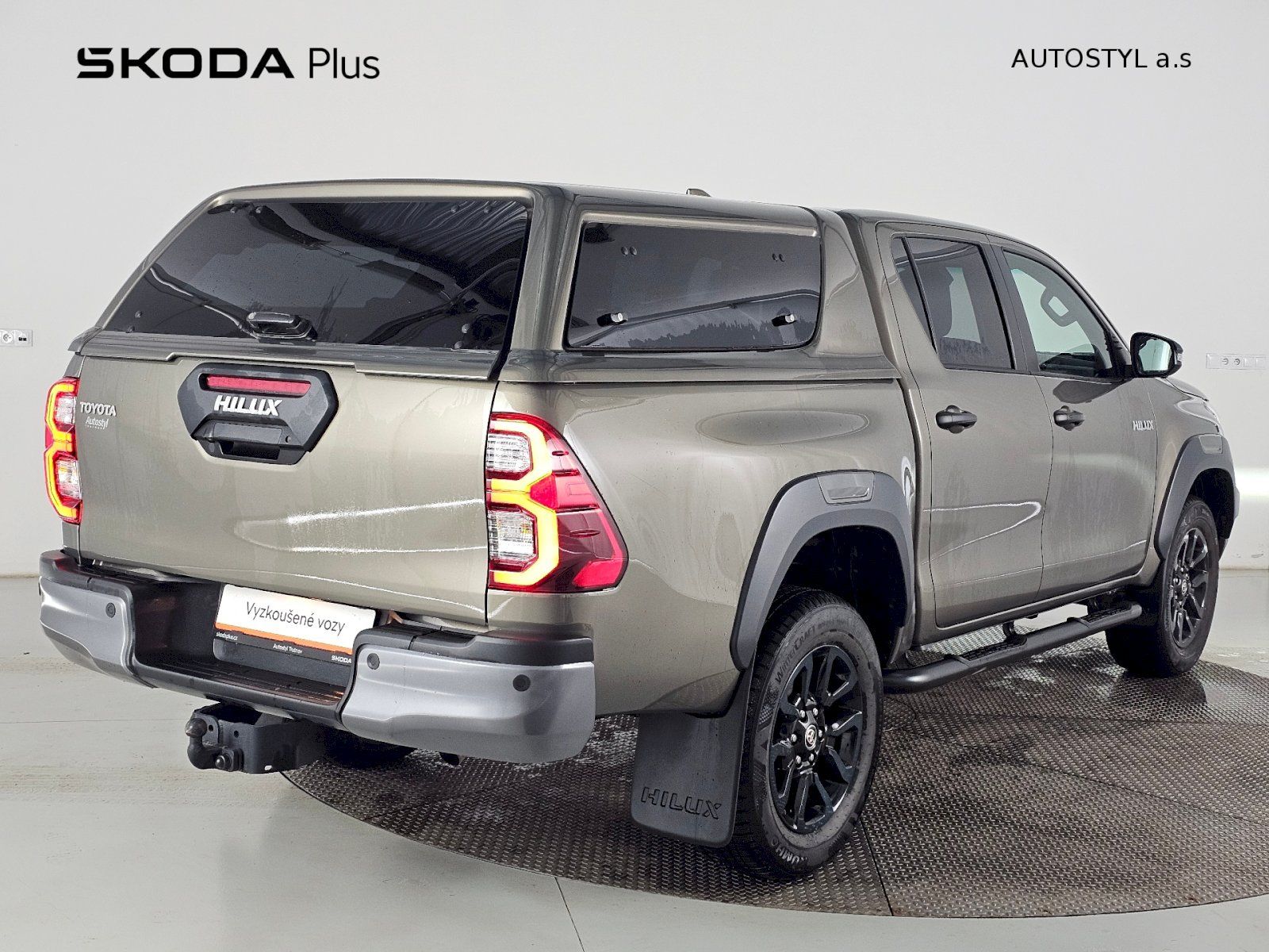 Toyota Hilux, 2.8D-4D 204k 4X4 INVINCIBLE - fotka 2