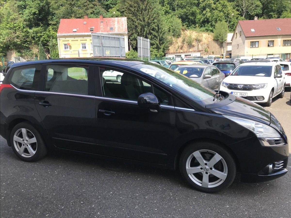 Peugeot 5008, 2,0 HDi 110kW - fotka 5