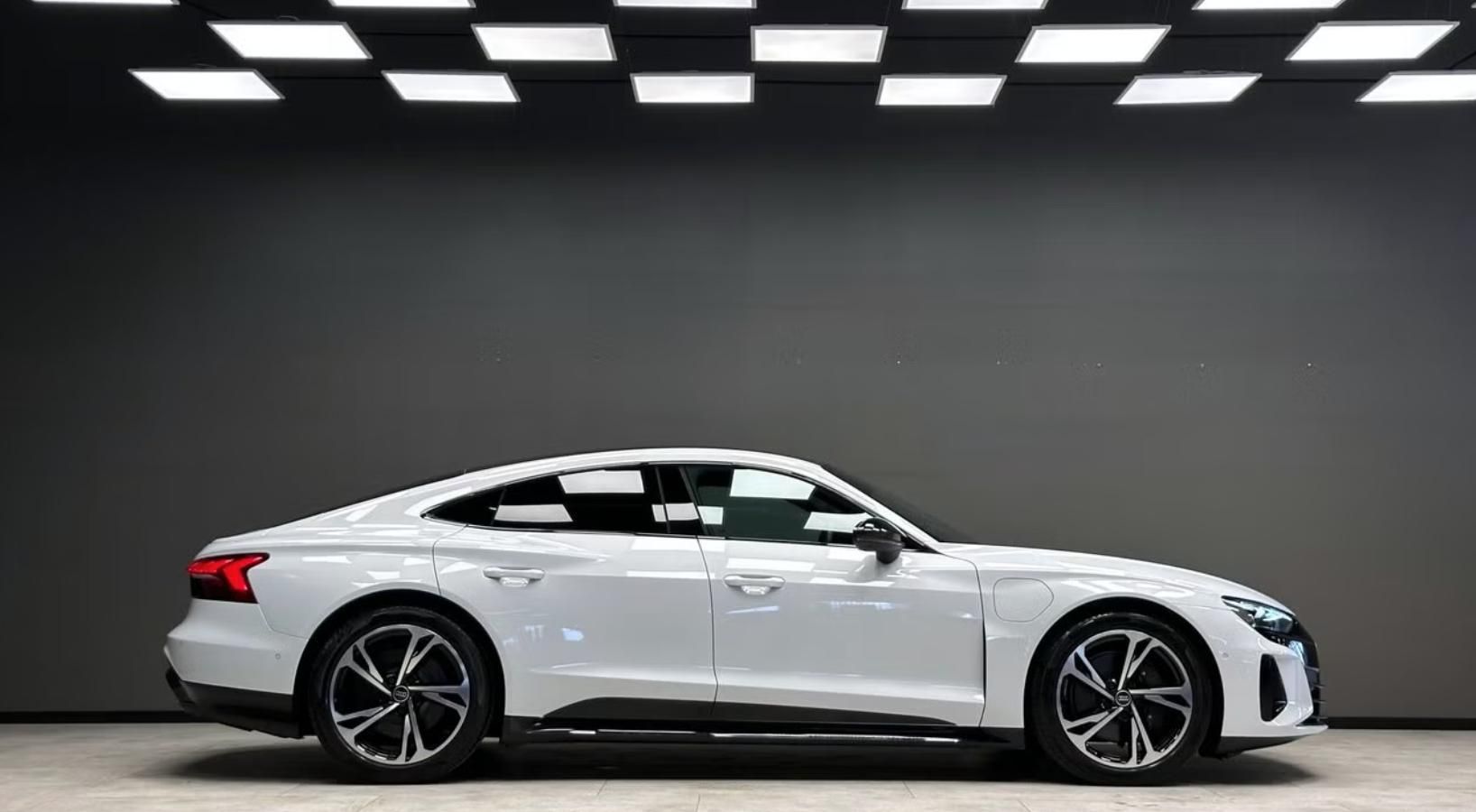 Audi e-tron GT, Q SoH 90% 360k Panorama Matrix - fotka 4