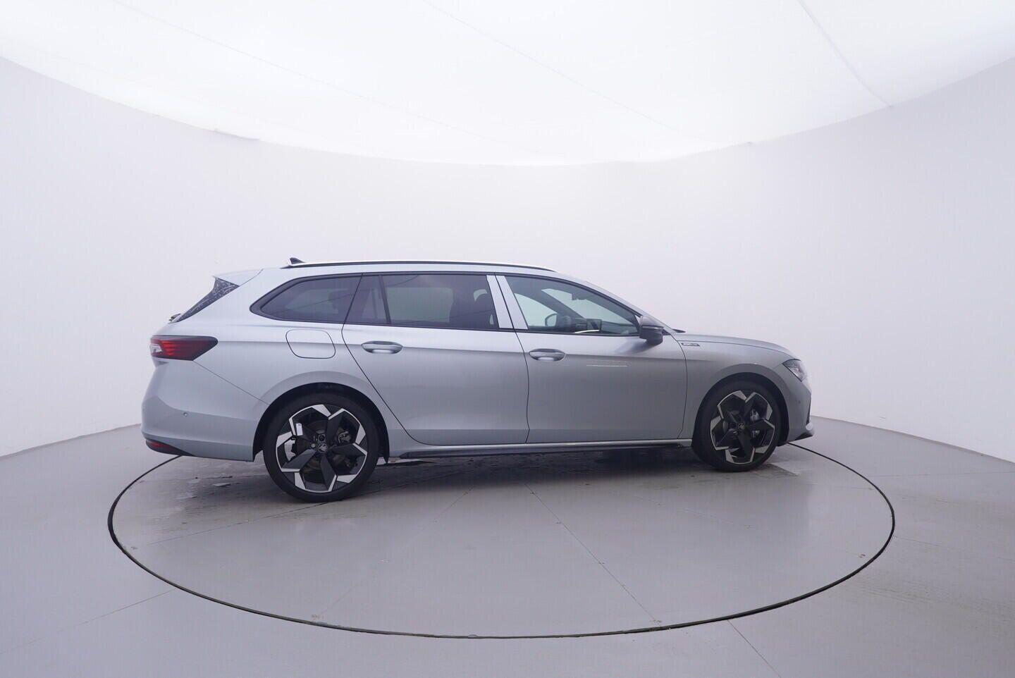 Škoda Superb, Combi Sportline 2,0 TDI 4x4 14 - fotka 6