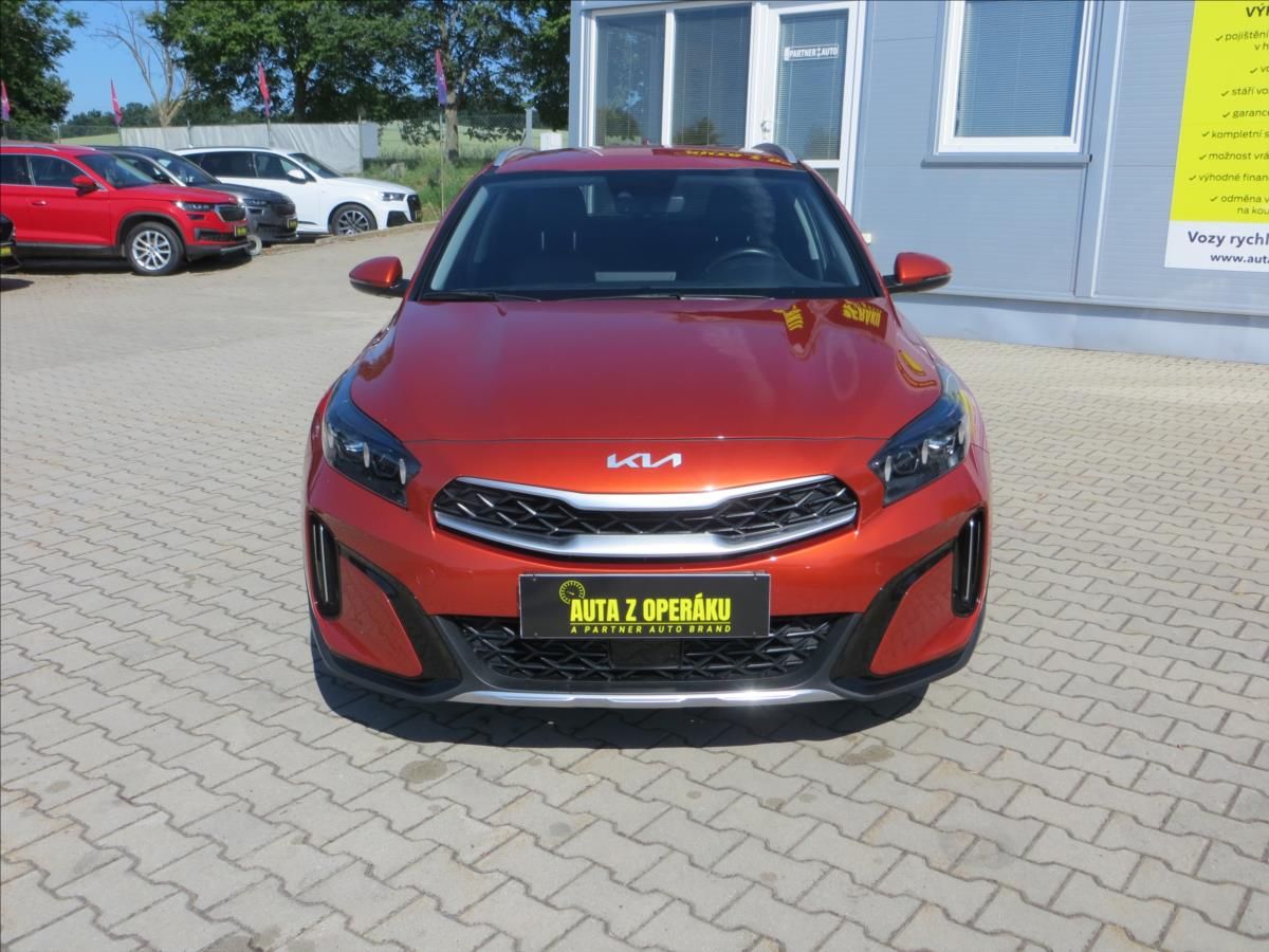 Kia XCee´d, 1,5 T-GDI 118kW Exclusive ČR - fotka 2