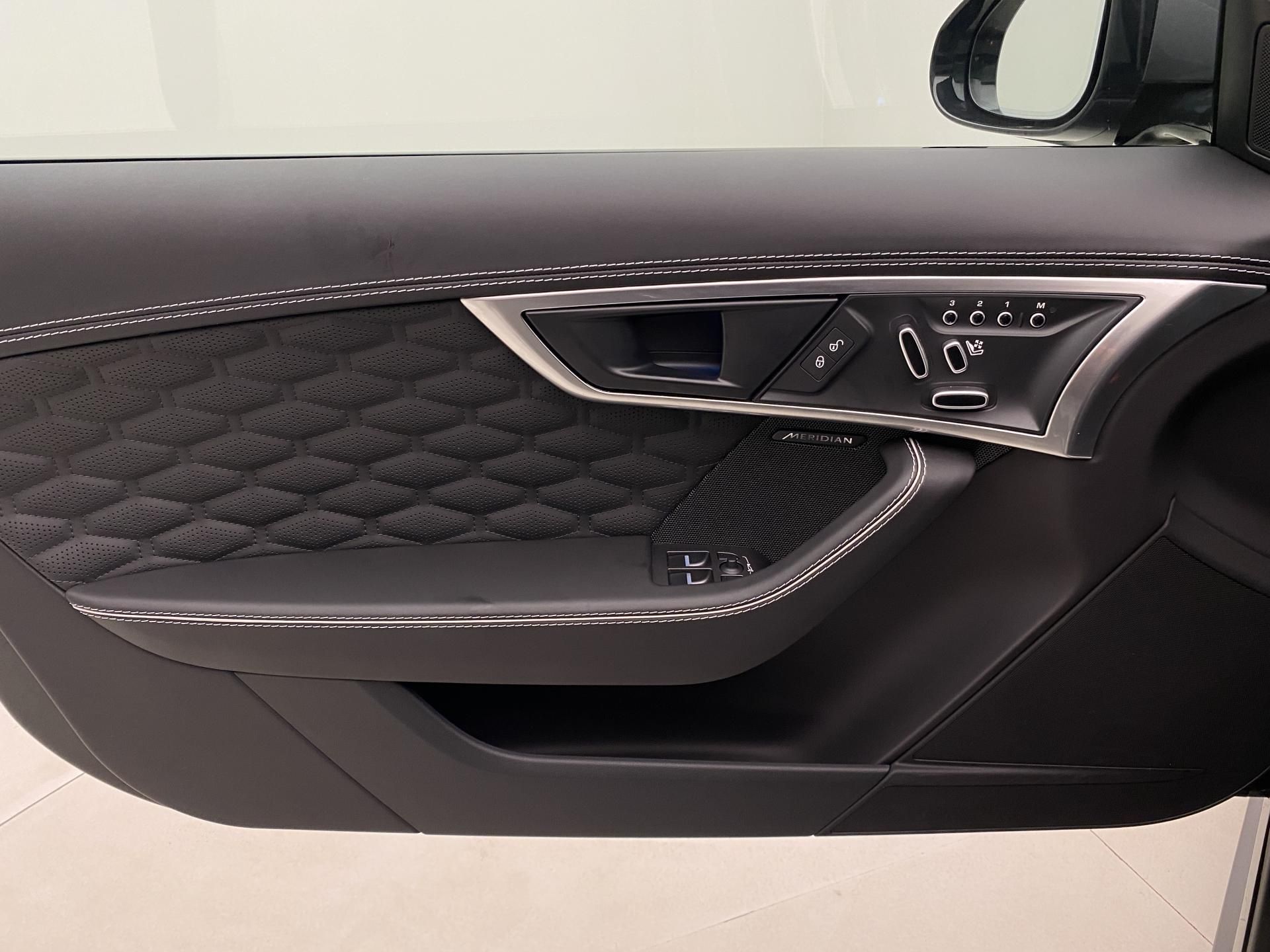 Jaguar F-Type, SVR 5.0 423kW AWD AUT - fotka 6