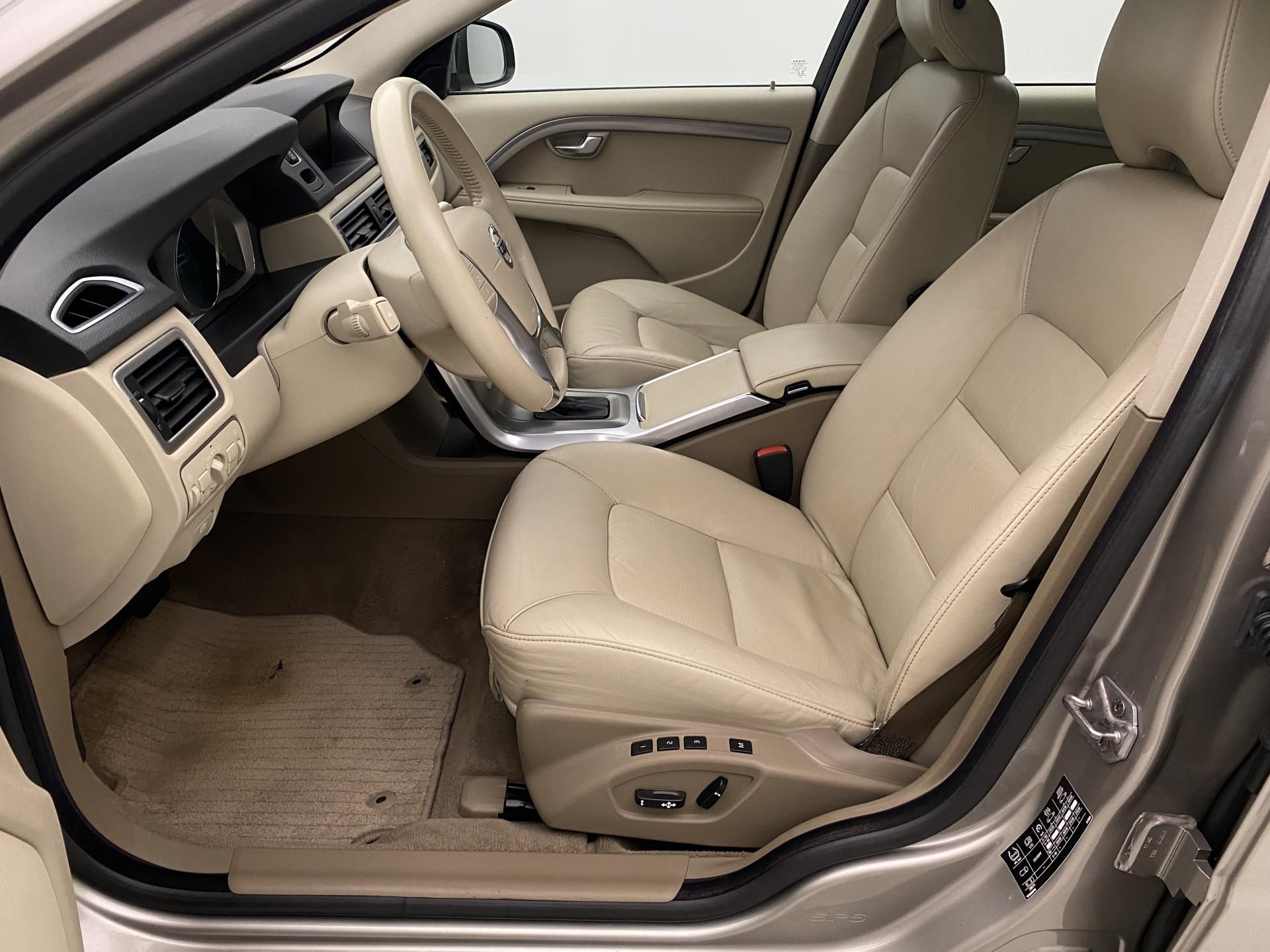 Volvo V70, D3 MOMENTUM AUT - fotka 3