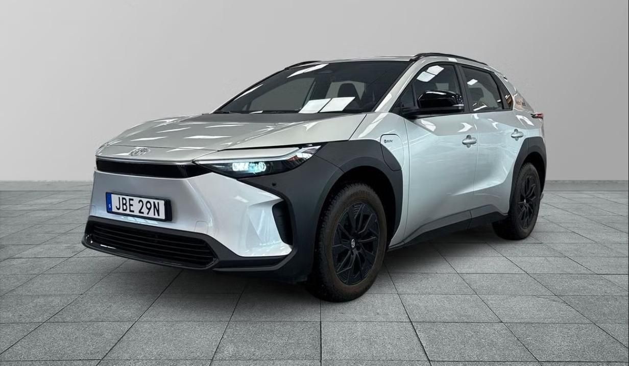 Toyota bZ4X, Active AWD Kamera Tempomat LED