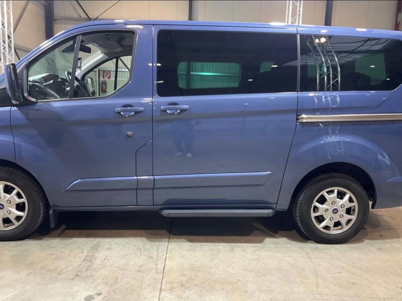 Ford Tourneo Custom - fotka 4