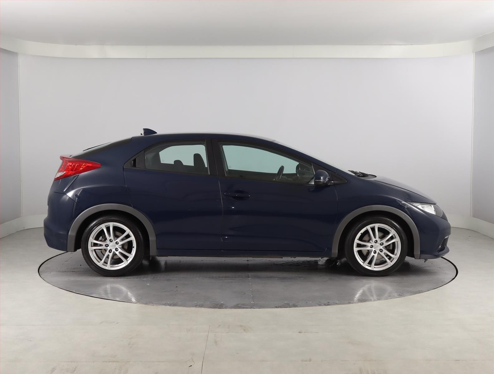 Honda Civic, 1.8 i-VTEC, Serv.kniha, Navi - fotka 6