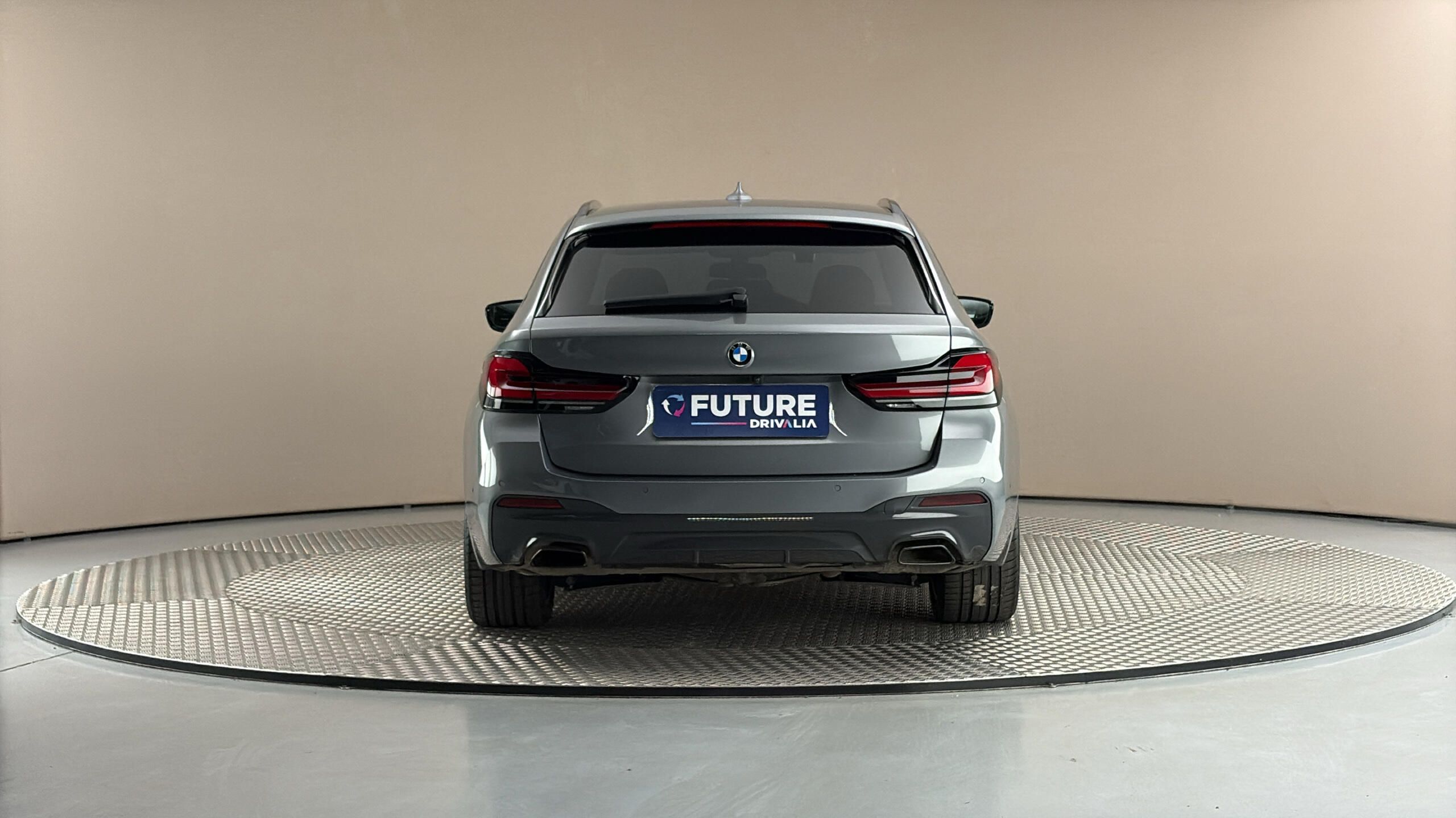 BMW Řada 5, 540i AUT xDrive M-paket Tourin - fotka 5