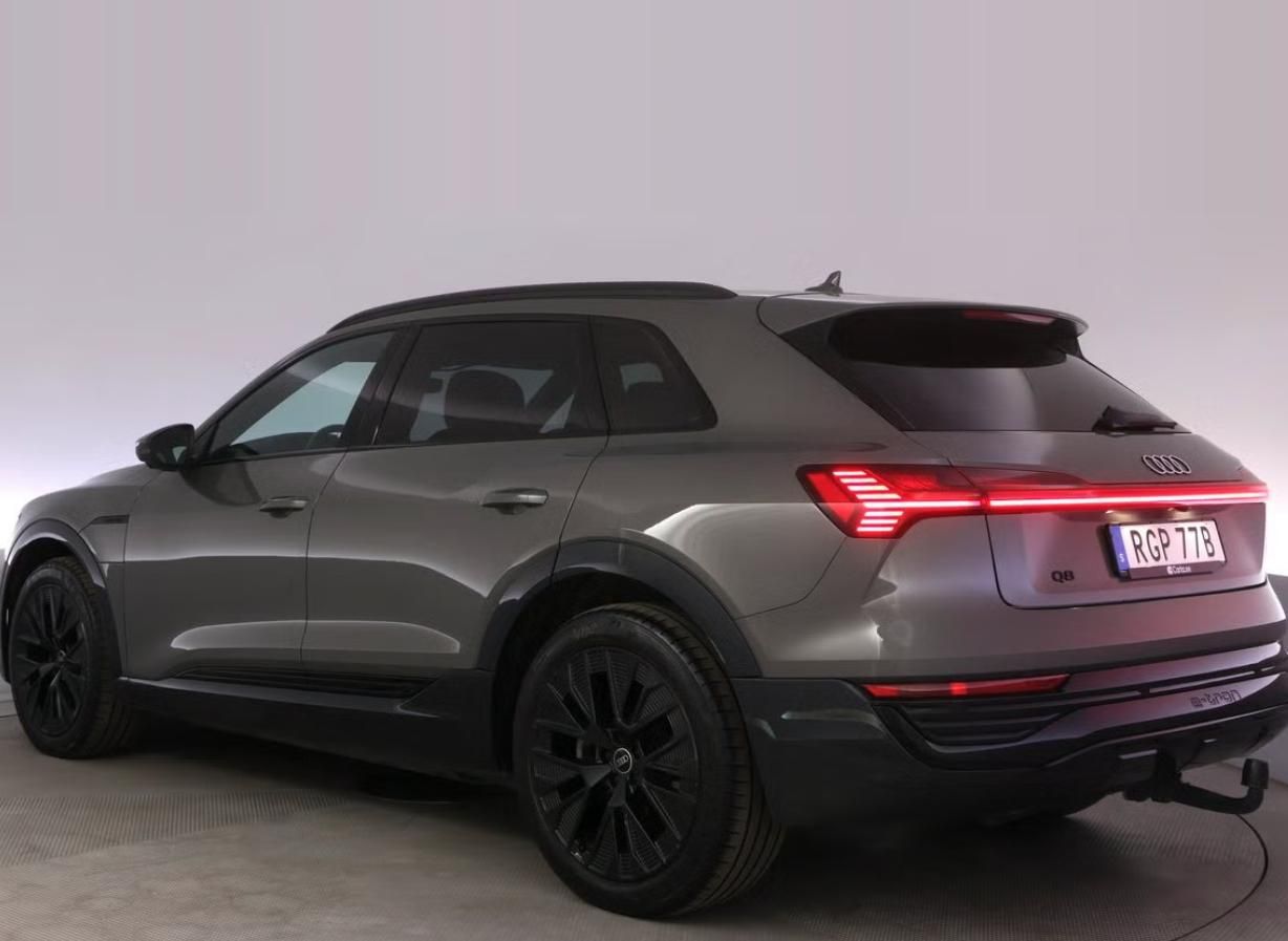 Audi Q8 e-tron, 55 Quattro SoH 97% 360k Tažné - fotka 3