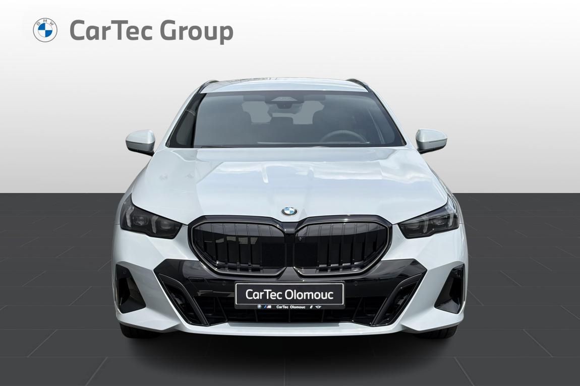 BMW Řada 5, 520d xDrive Touring - fotka 2