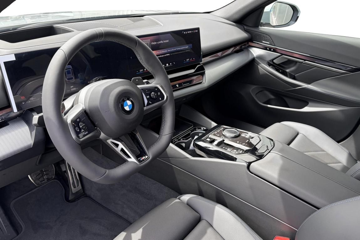 BMW Řada 5, 520d xDrive Touring - fotka 3