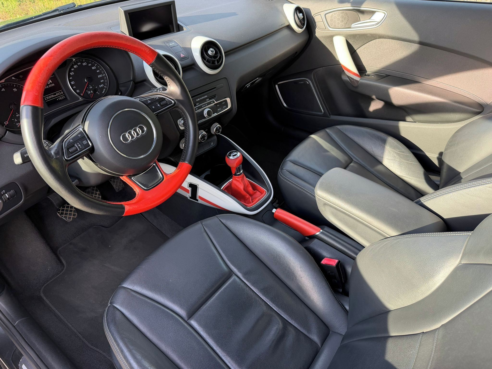 Audi A1, 1.4TFSi 90kW SLINE PANORAMA - fotka 5