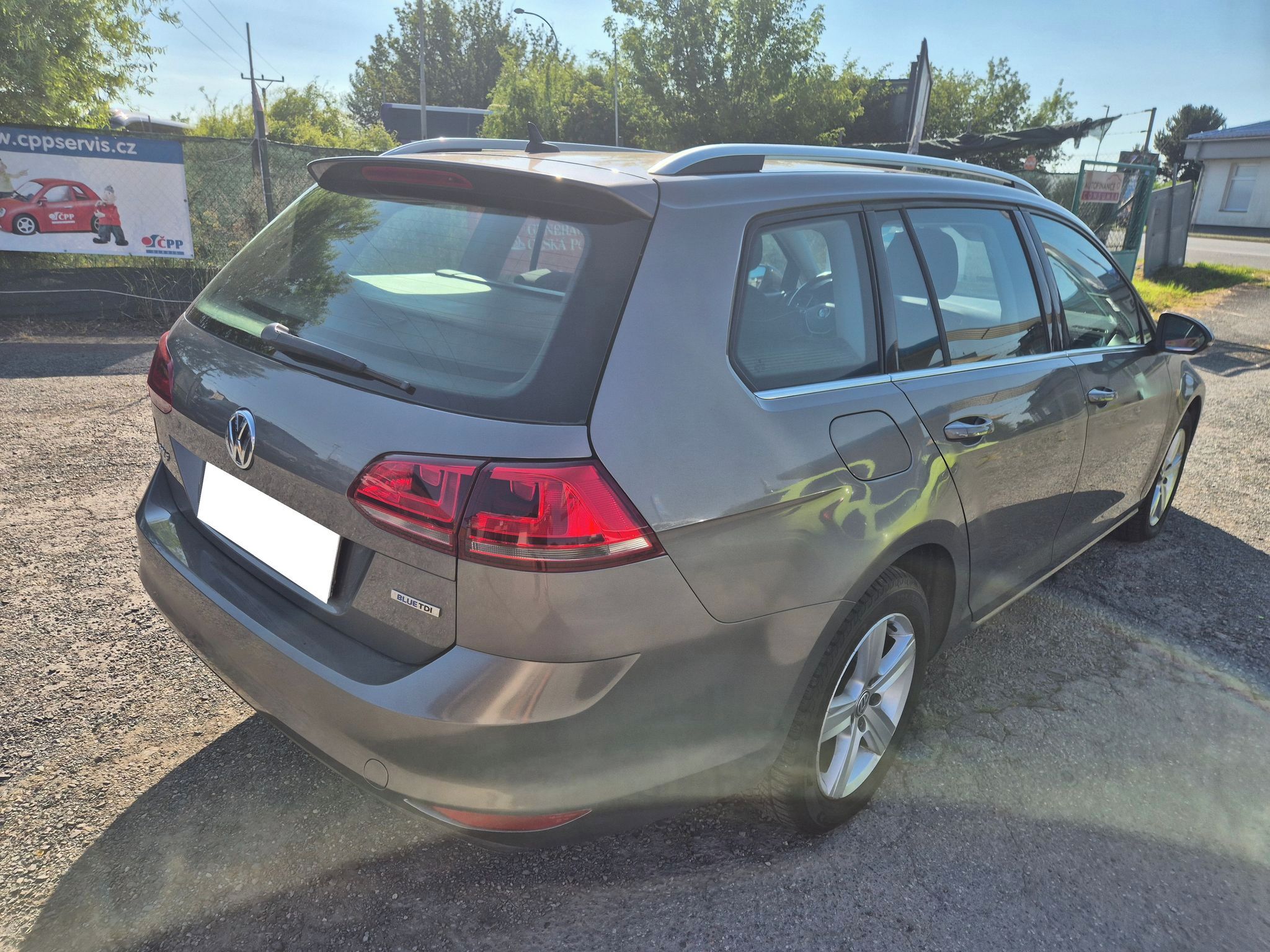 Volkswagen Golf, Variant 1,6 TDI Highline 81kW - fotka 5