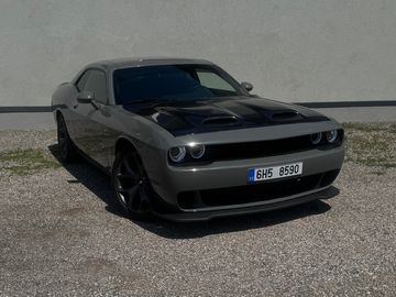 5.7 V8