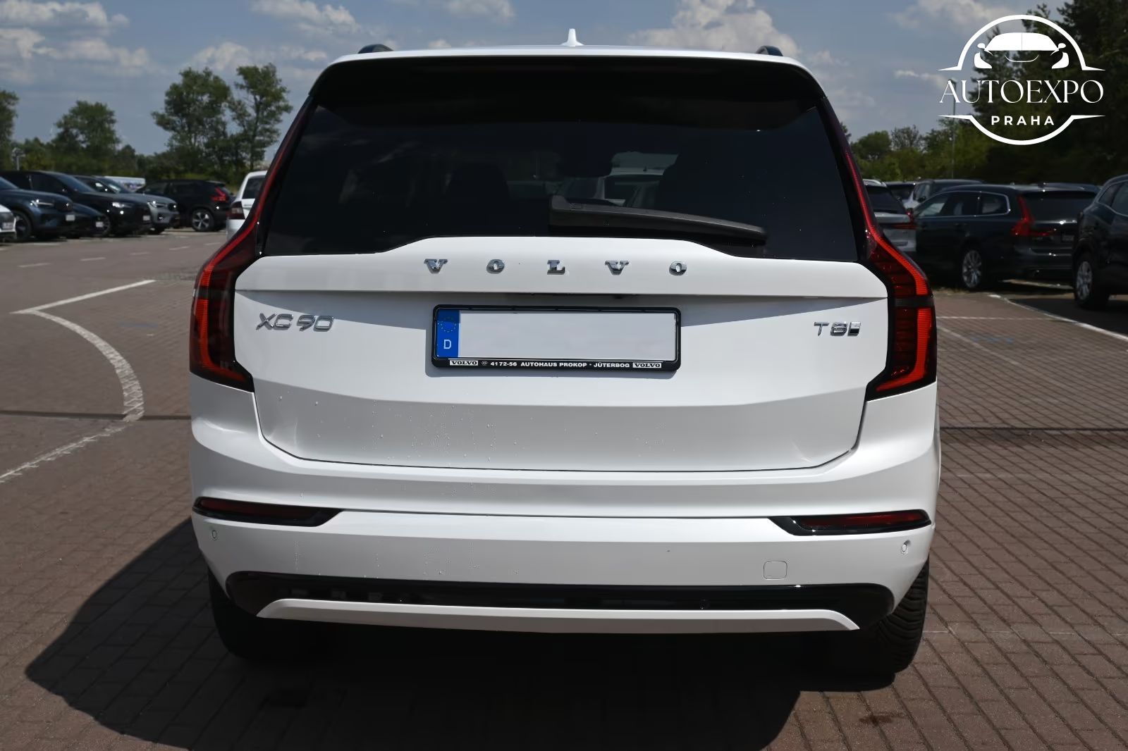 Volvo XC90, T8 RC AWD Plus Dark*360*7míst - fotka 4