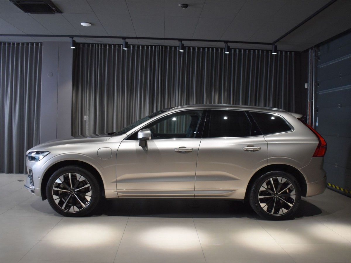 Volvo XC60, 2,0 T8 AWD Ultra B&W,tažné - fotka 2