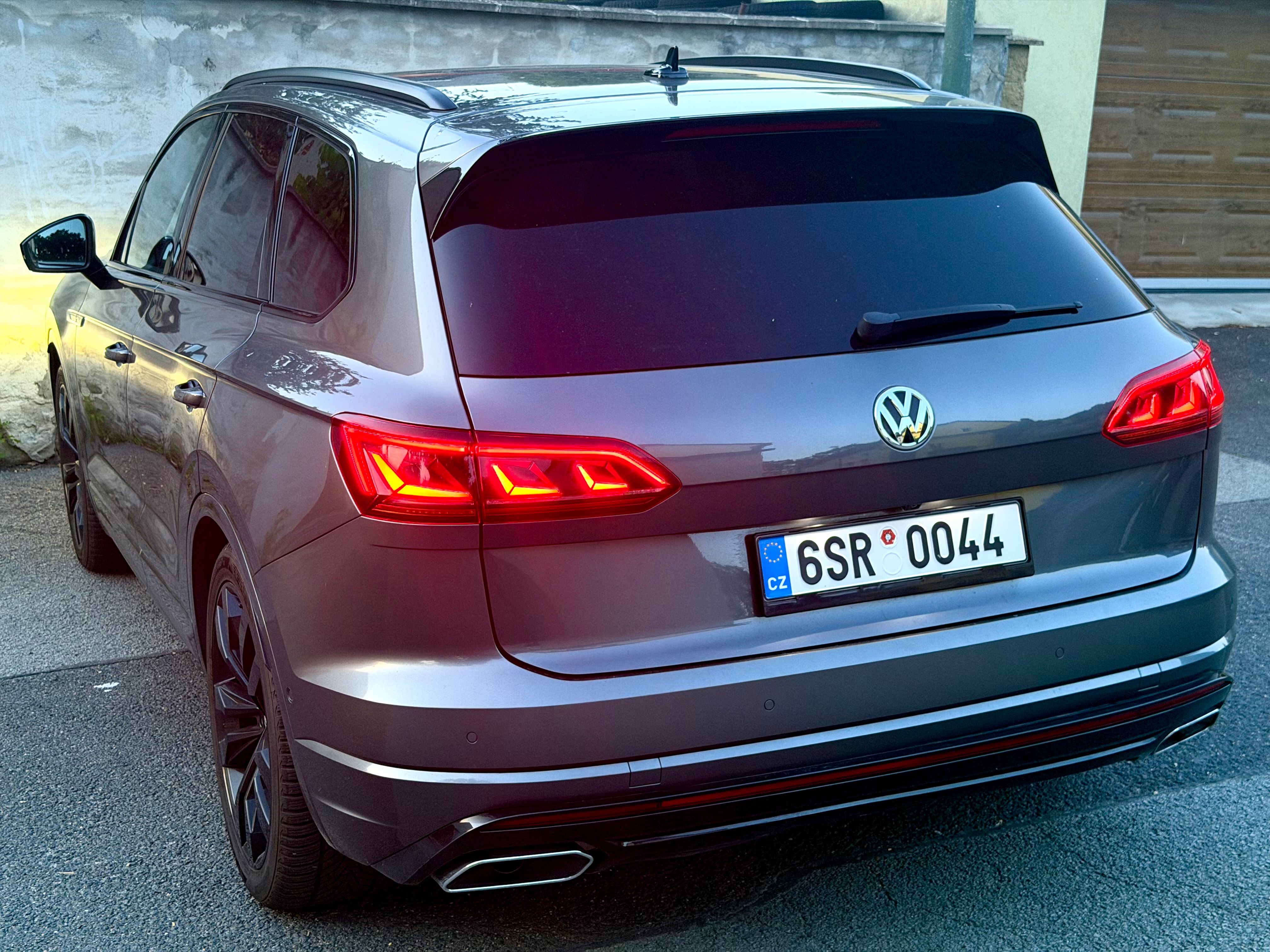 Volkswagen Touareg, R line 3.0 210kW CZ vzduch - fotka 5