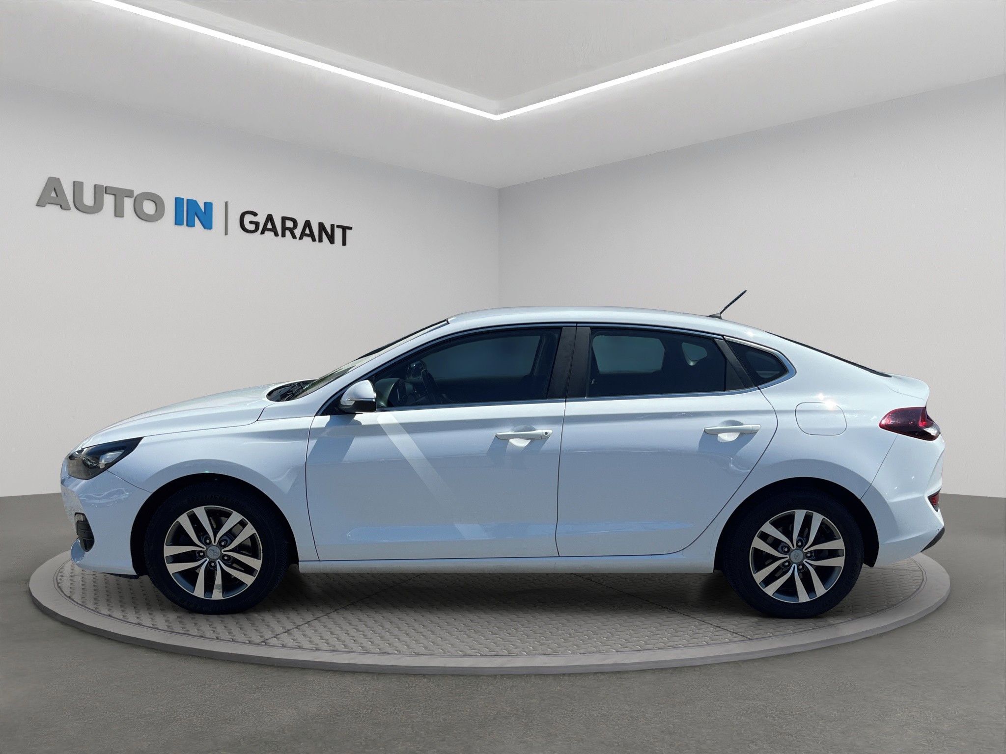Hyundai i30, TRIKOLOR COMFORT 1.0 T-GDi 88k - fotka 3