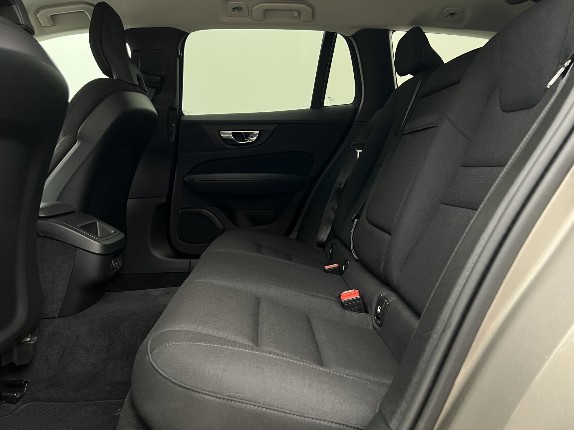 Volvo V60, D3 MOMENTUM PRO AUT - fotka 6