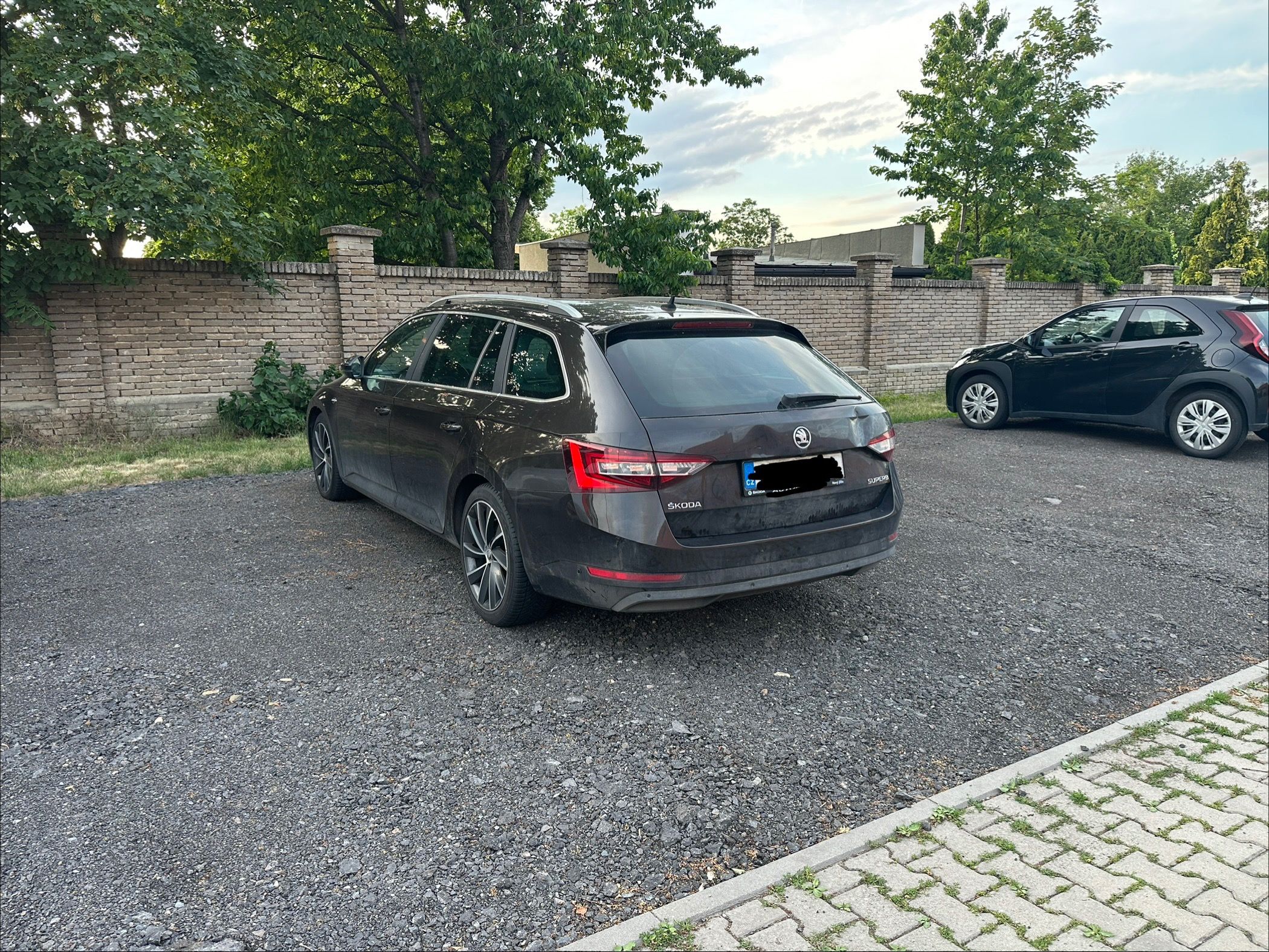 Škoda Superb, Škoda Superb Combi L&K 2.0 TDI - fotka 4