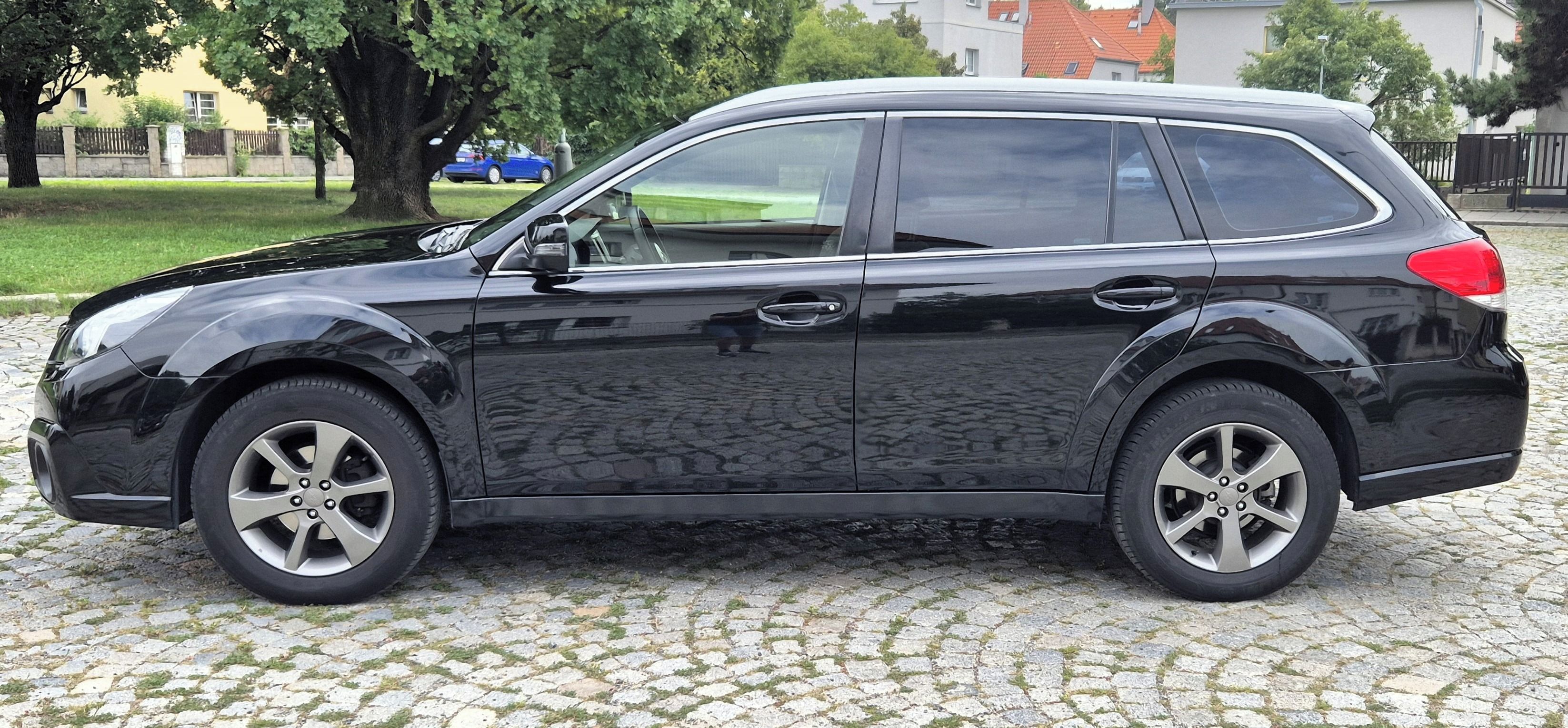 Subaru Outback, 2.5i 127 kW Executive ČR 2.maj - fotka 2