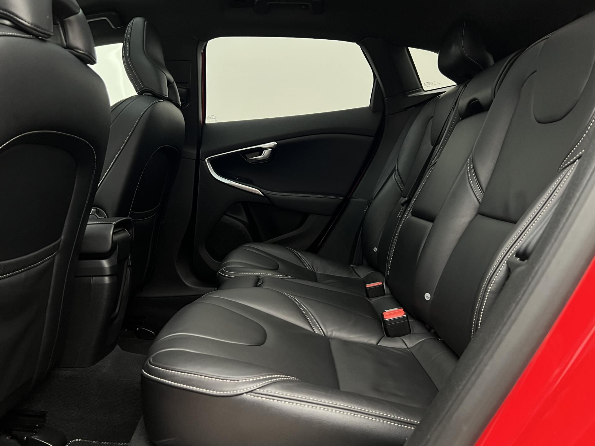 Volvo V40, T4 R-DESIGN - fotka 6