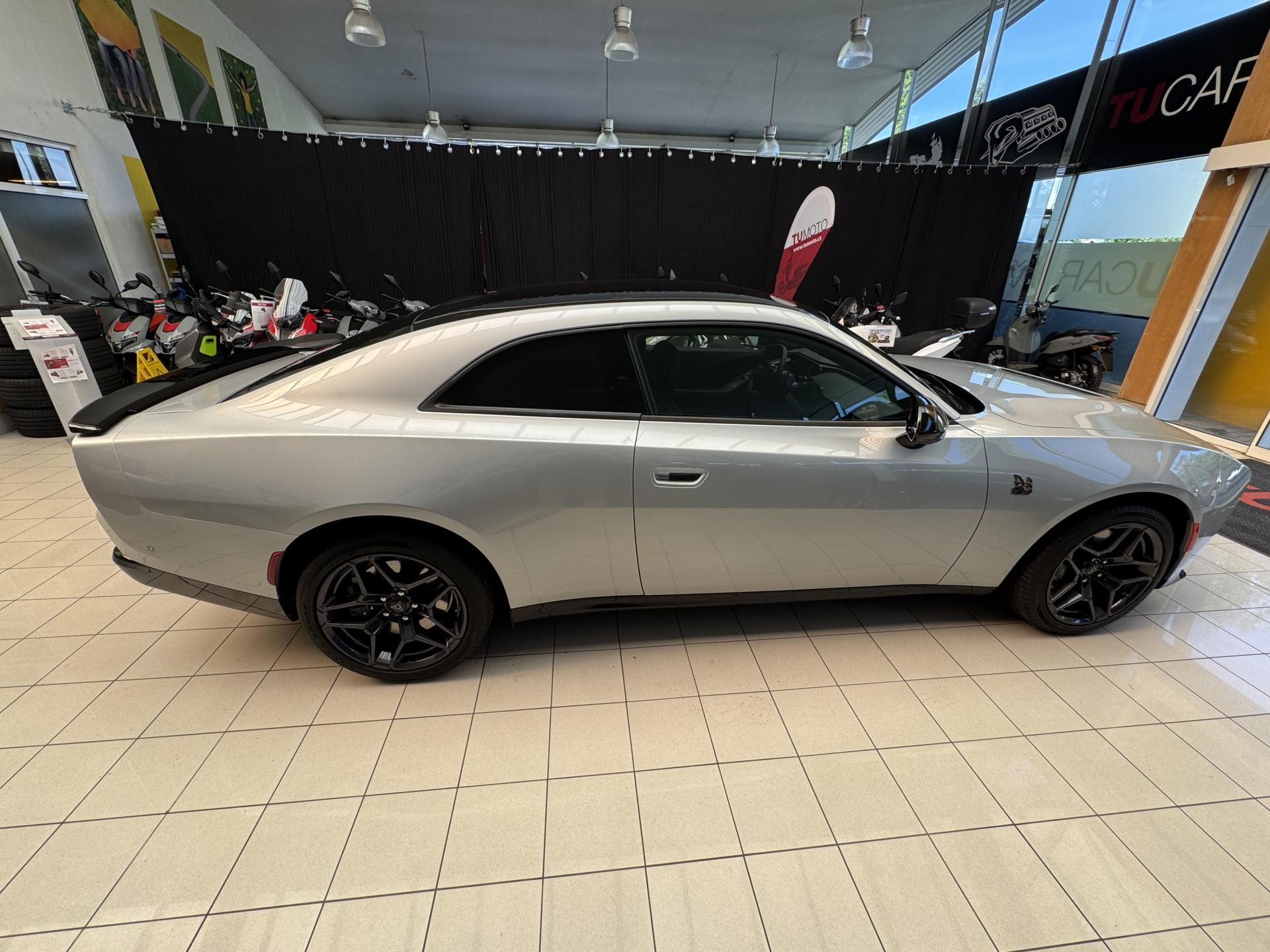 Dodge Charger, 2dv. Scat Pack 3,0 V6 AWD - fotka 6