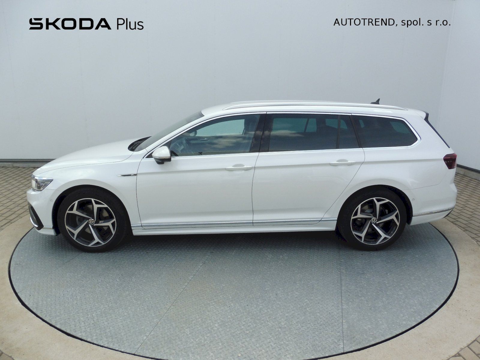 Volkswagen Passat Variant, Elegance 2,0 TDI 147kW DSG 4MO - fotka 3