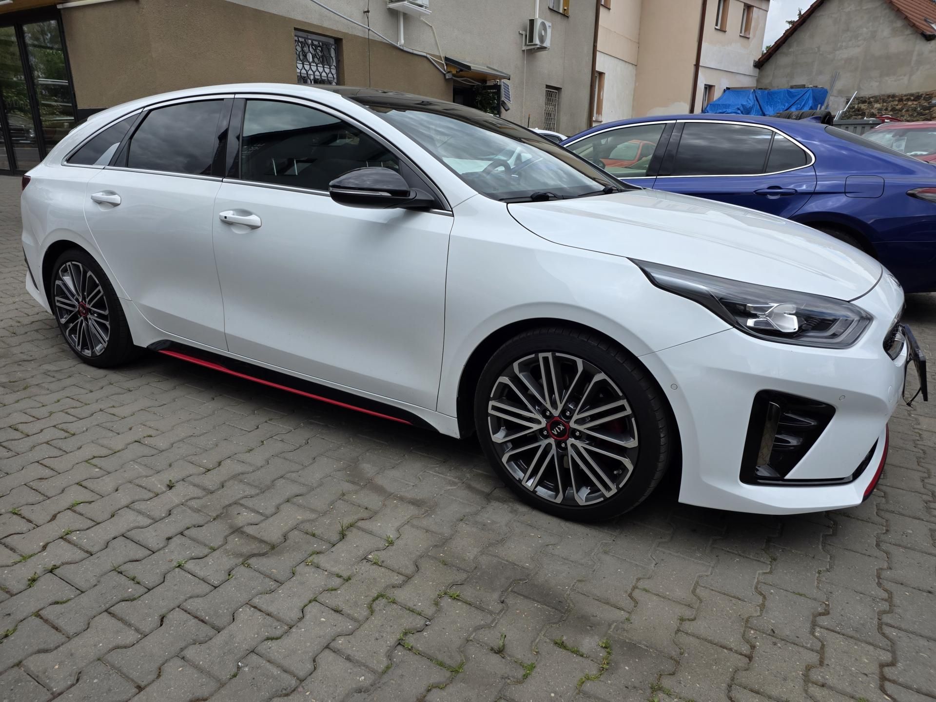 Kia Pro_cee´d, 1.6-PANORAMA-GT-150kw - fotka 4