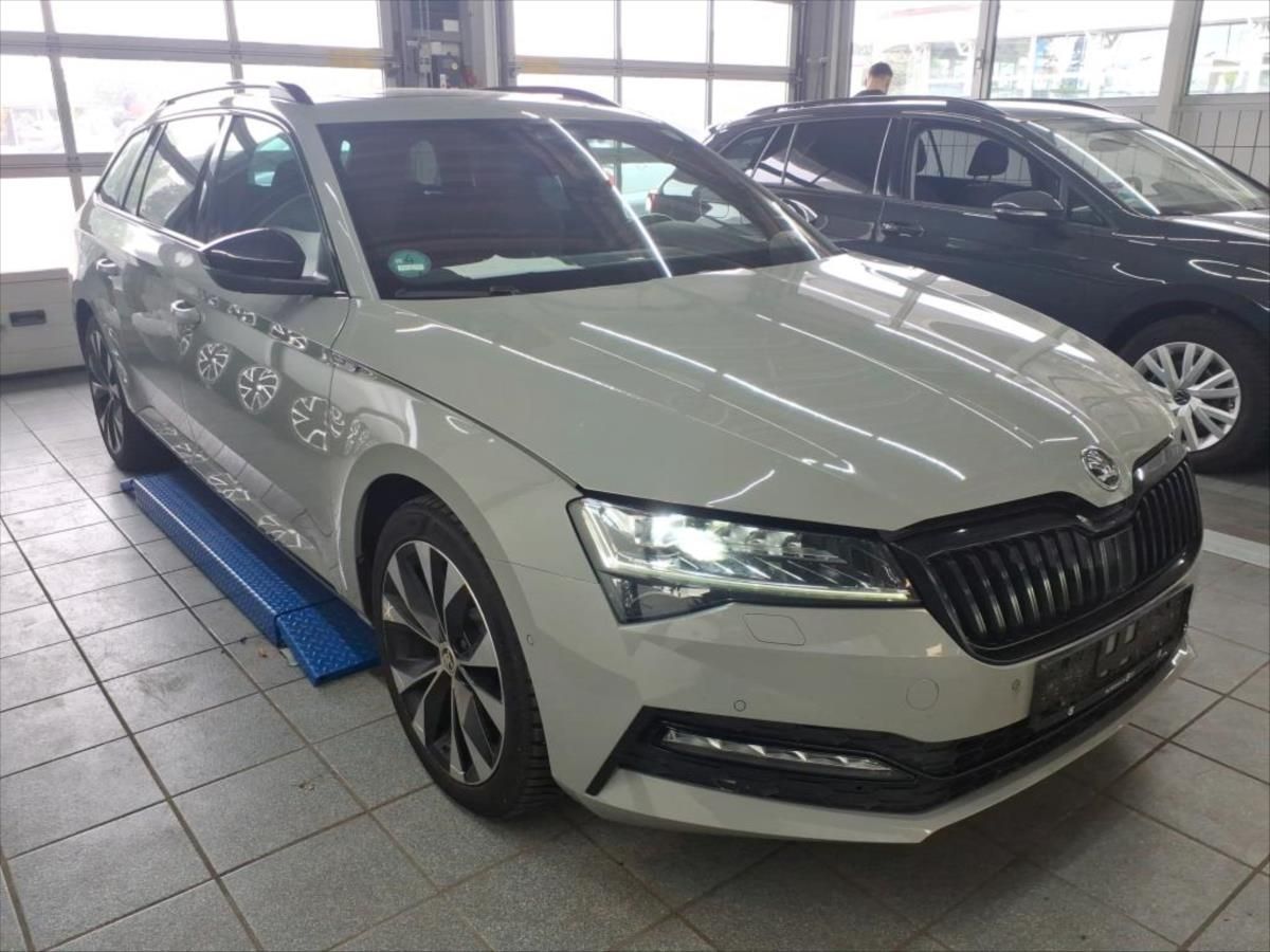 Škoda Superb, 2,0 SPORTLINE,WEBASTO,TAŽNÉ - fotka 2