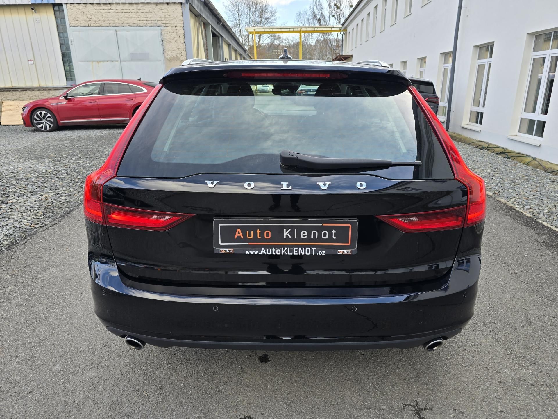 Volvo V90, D4 2,0 140kW 4x4 DPH MOMENTUM - fotka 6