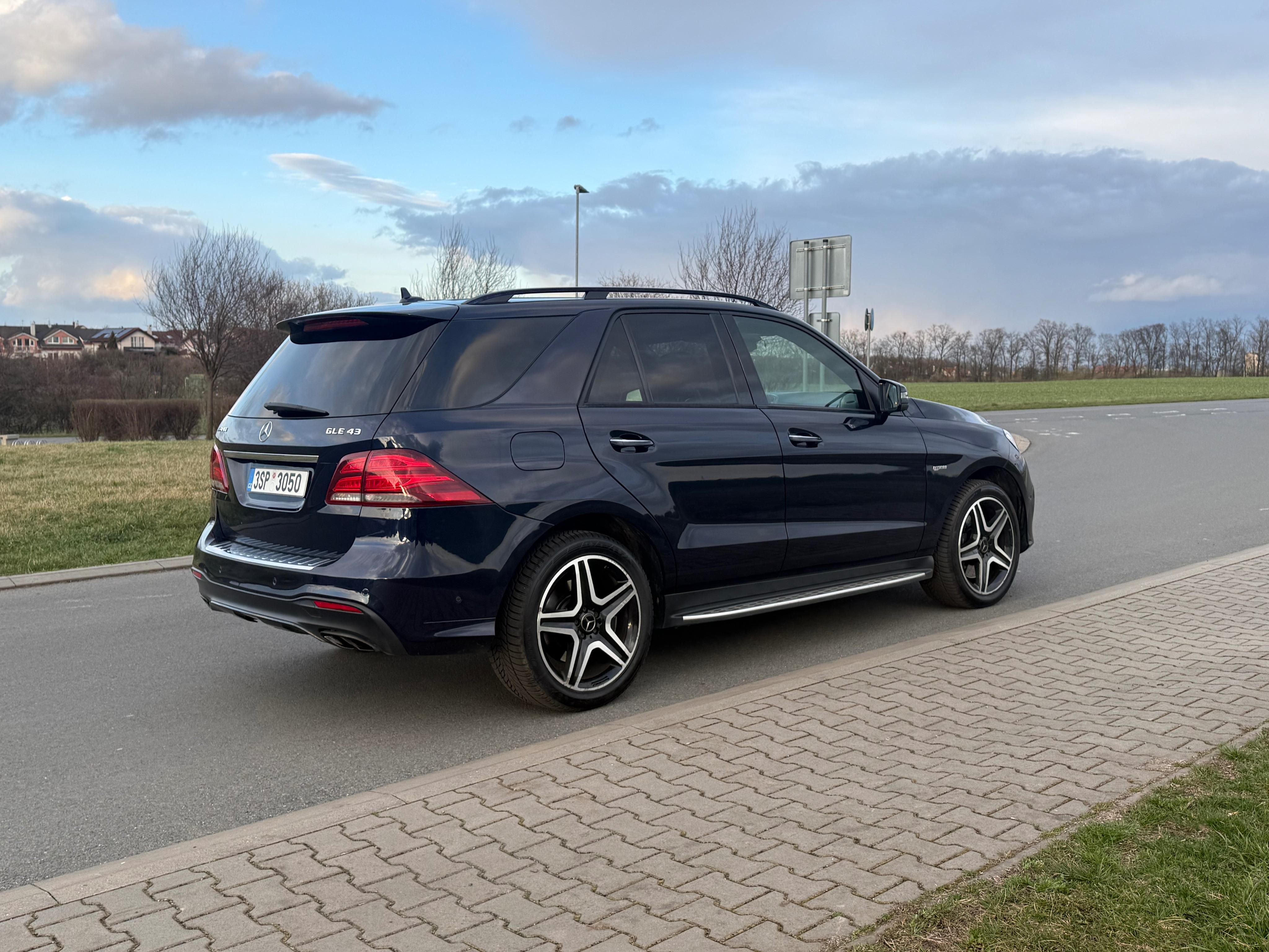 Mercedes-Benz GLE, 43 AMG - fotka 3