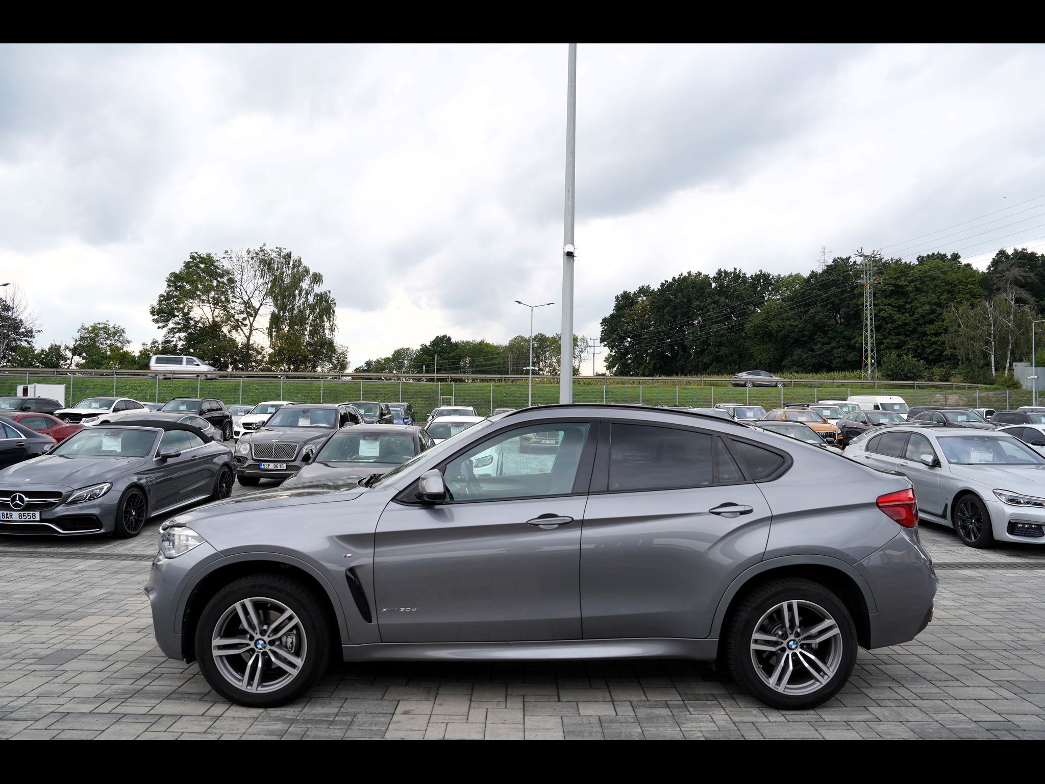 BMW X6, 3.0d xDrive, M paket/260PS/ČR - fotka 3