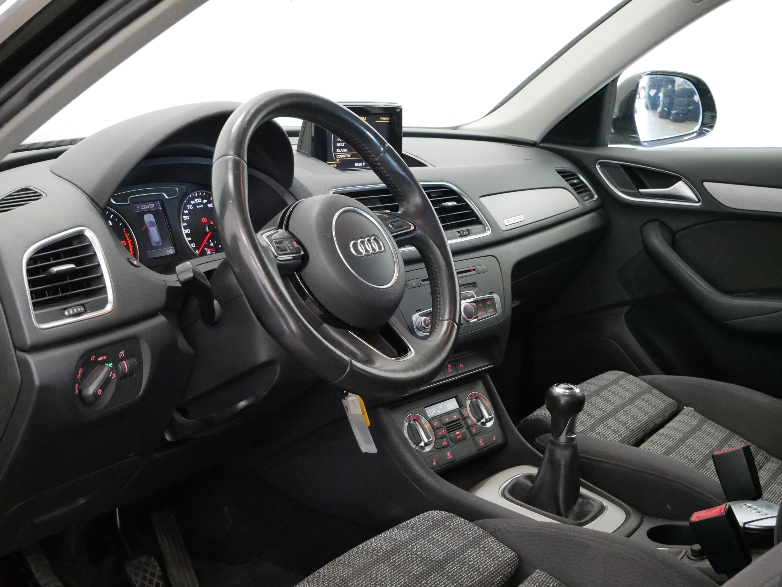 Audi Q3, 2.0 TDI 103 kW Quattro - fotka 5