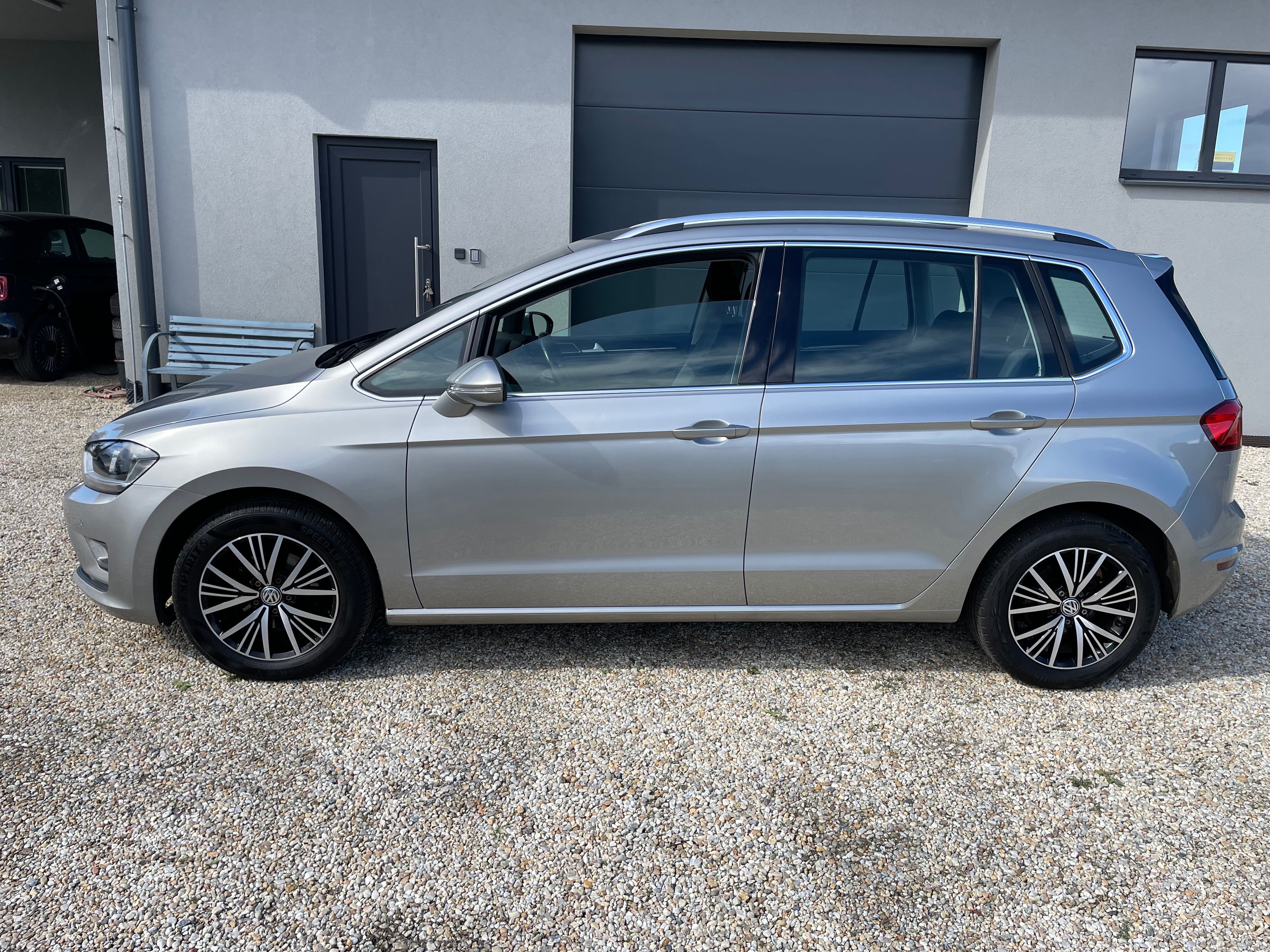 Volkswagen Golf Sportsvan, 1,2 TSI HIGHLINE TOP STAV - fotka 2
