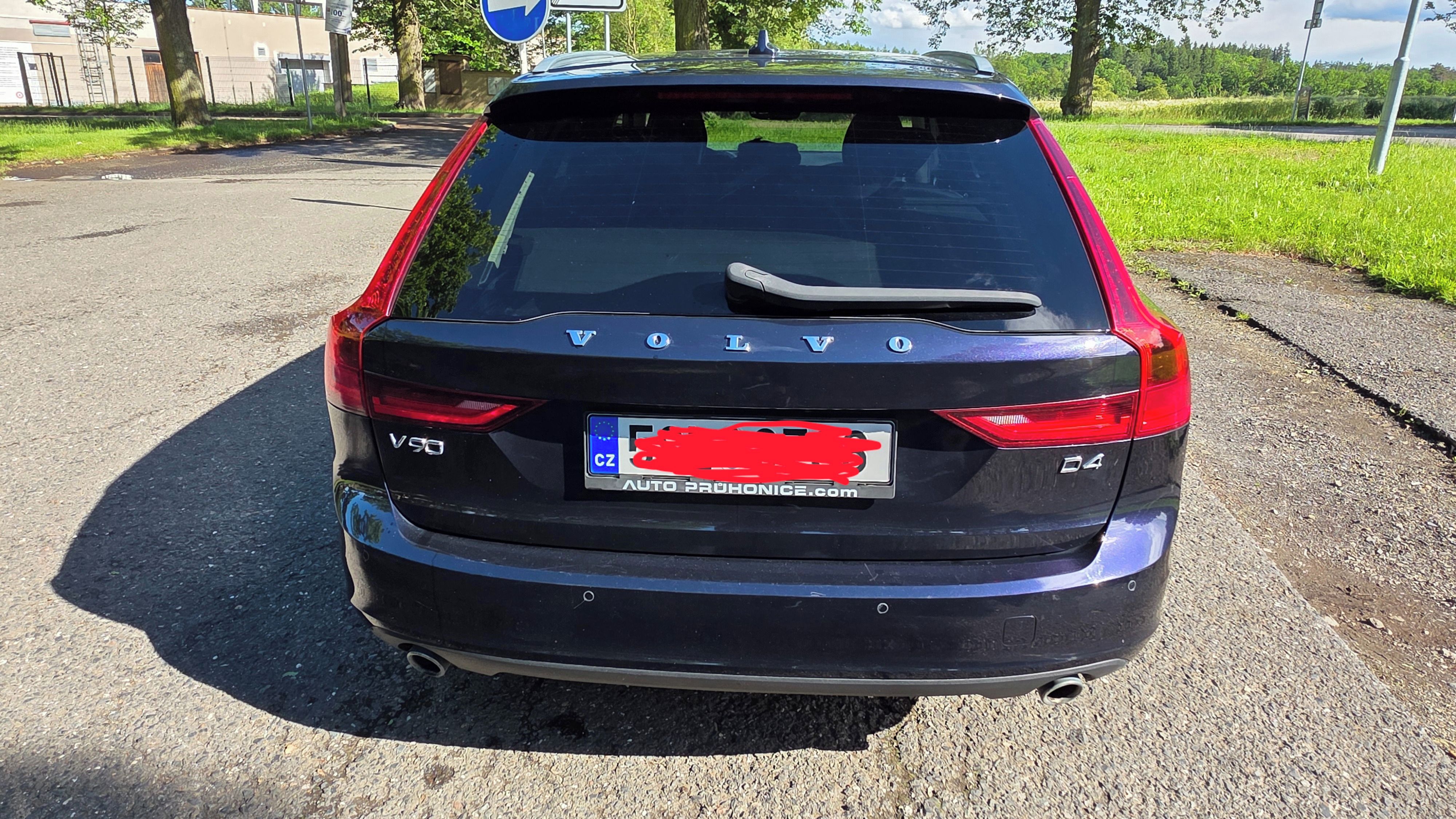 Volvo V90, Volvo V90 D4 MOMENTUM - fotka 2