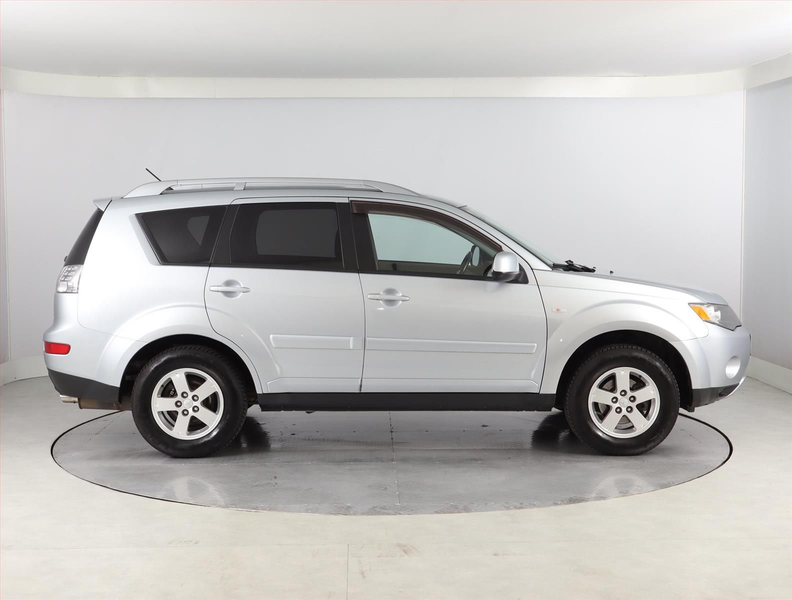 Mitsubishi Outlander, 2.4 MIVEC, LPG - fotka 6