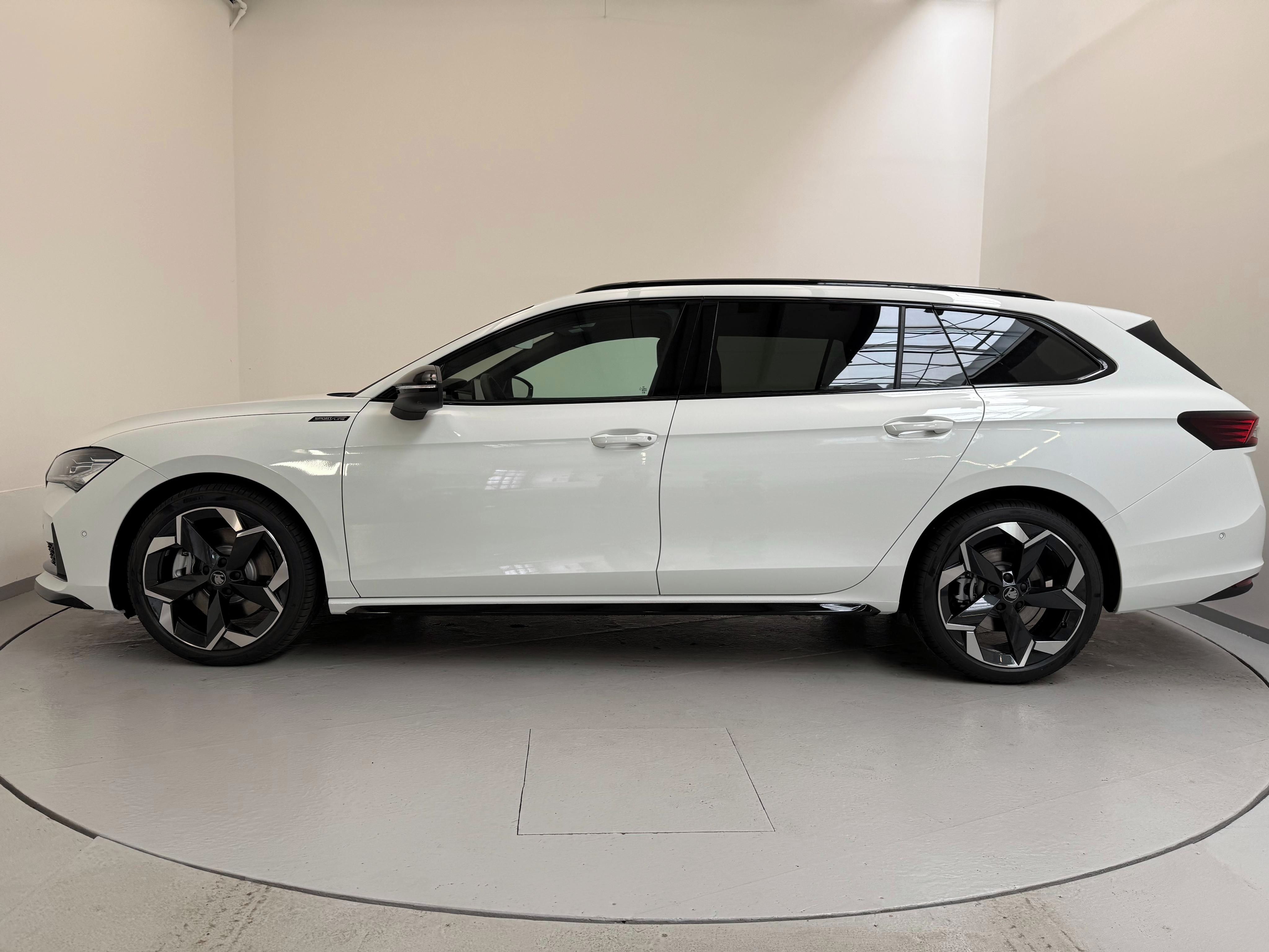 Škoda Superb, Sportline 2,0TSI 195kW 7DSG - fotka 2