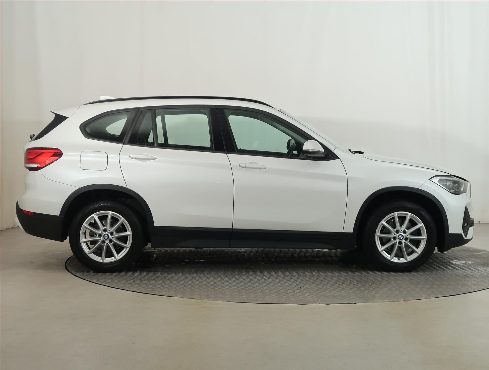 BMW X1, sDrive18i, Automat, Serv.kniha - fotka 6