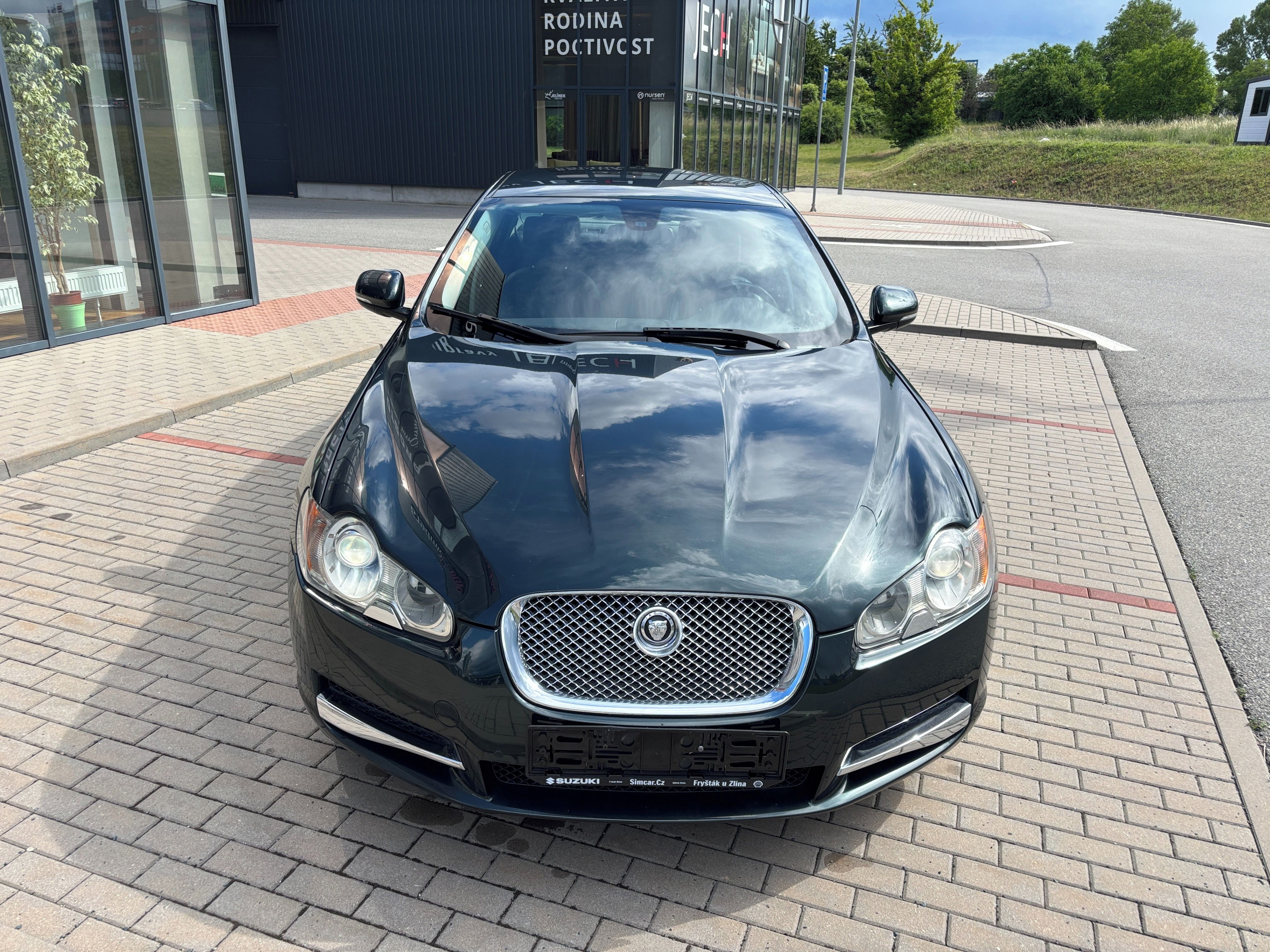 Jaguar XF, 3.0D 177kW Automat - fotka 3