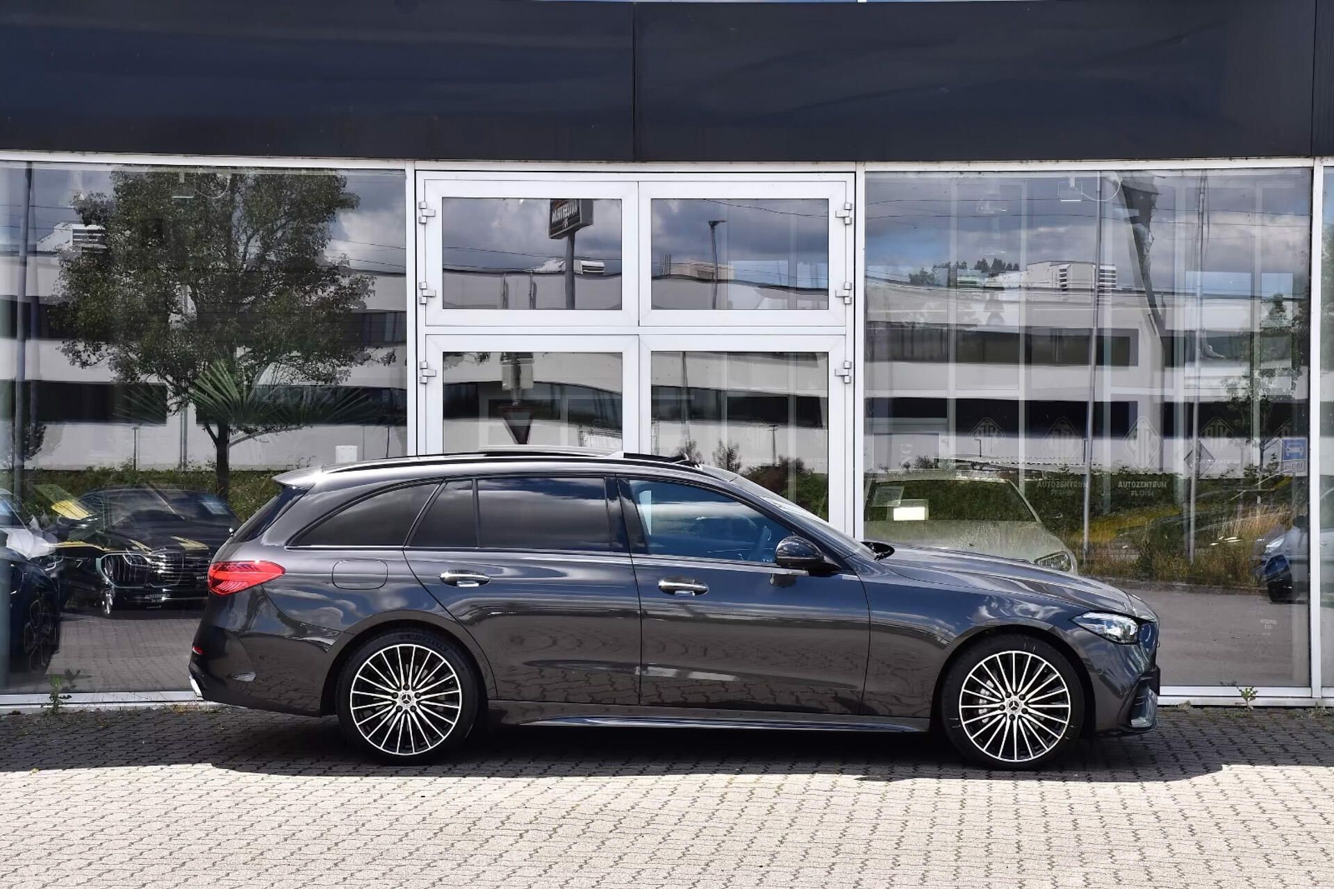 Mercedes-Benz Třídy C, 300e AMG Pano HuD 360 Burm DIG - fotka 5