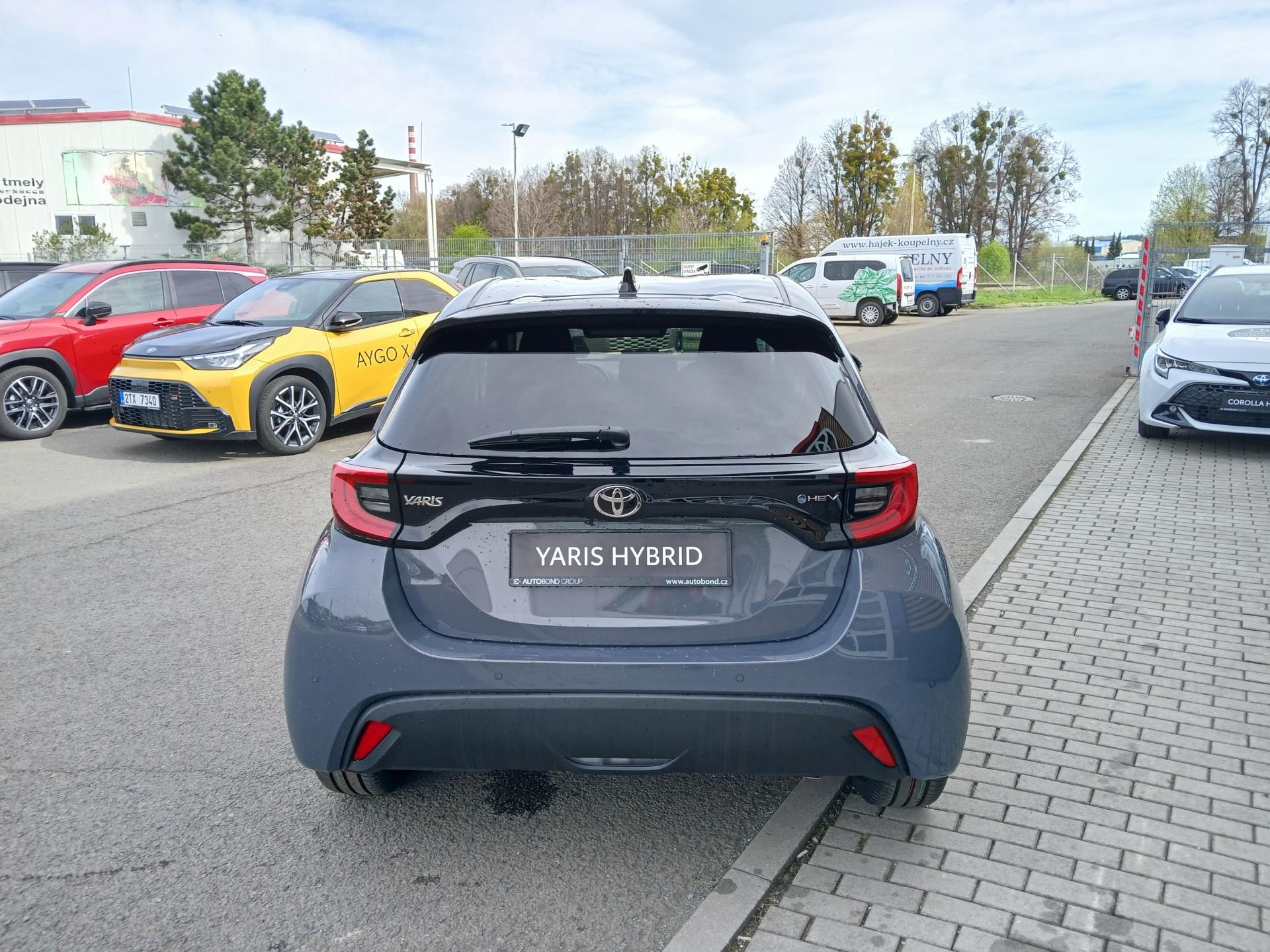 Toyota Yaris, 1,5 Hybrid Style - fotka 6
