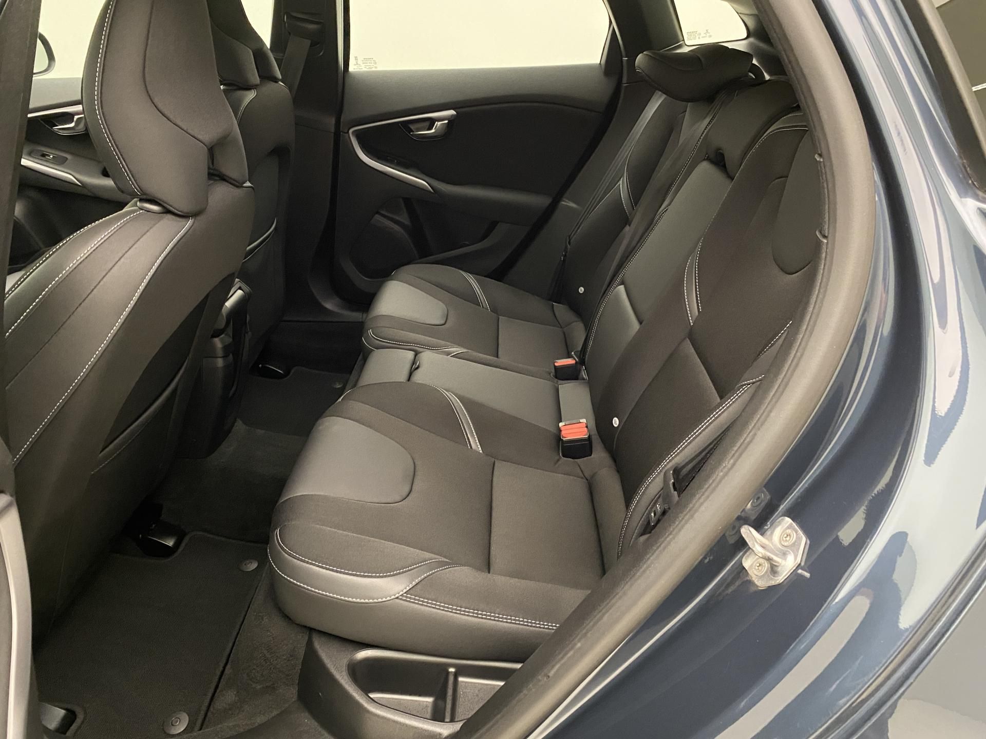 Volvo V40, T2 MOMENTUM - fotka 5