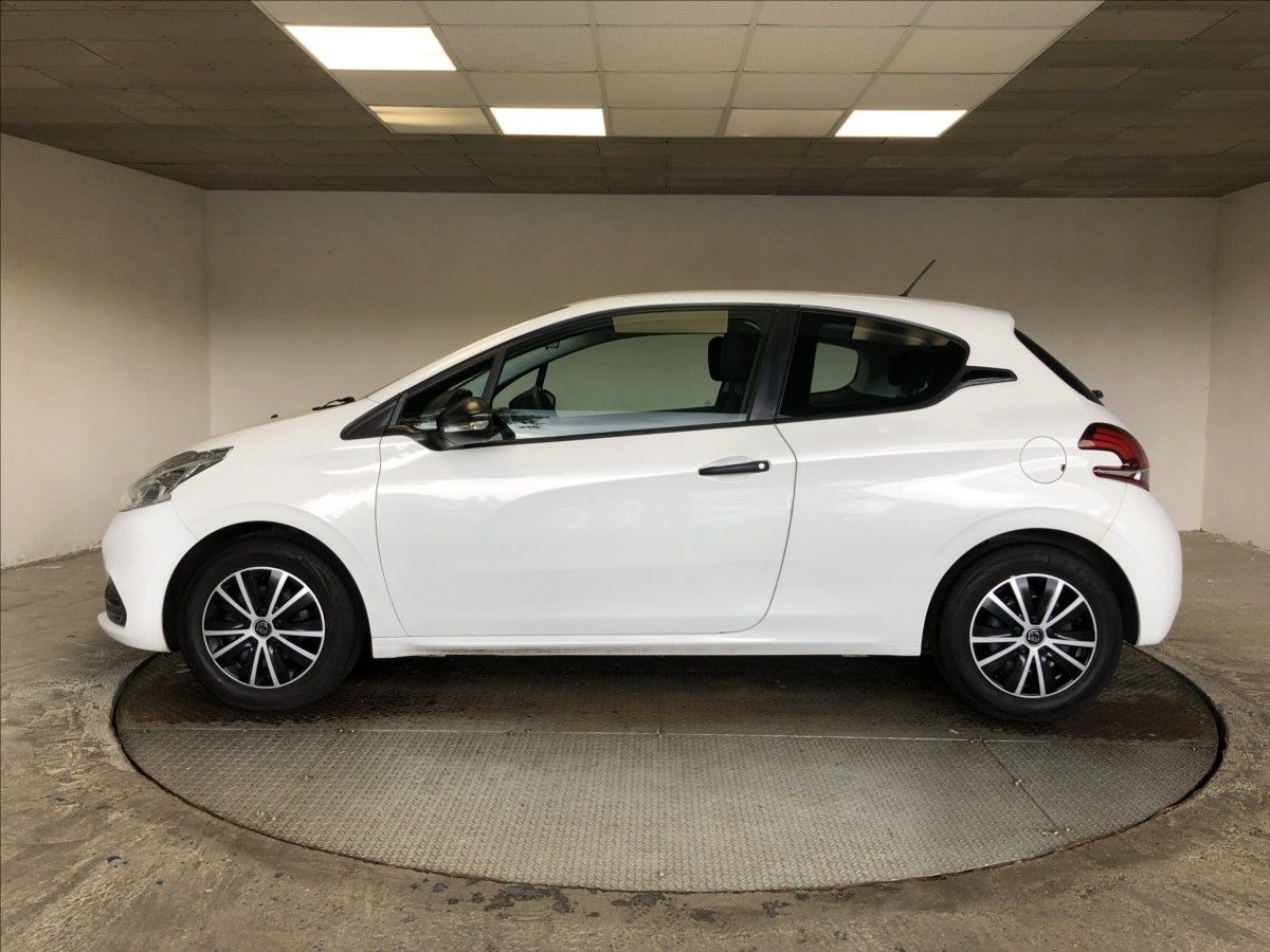 Peugeot 208, 1,2 Pure Tech - fotka 4