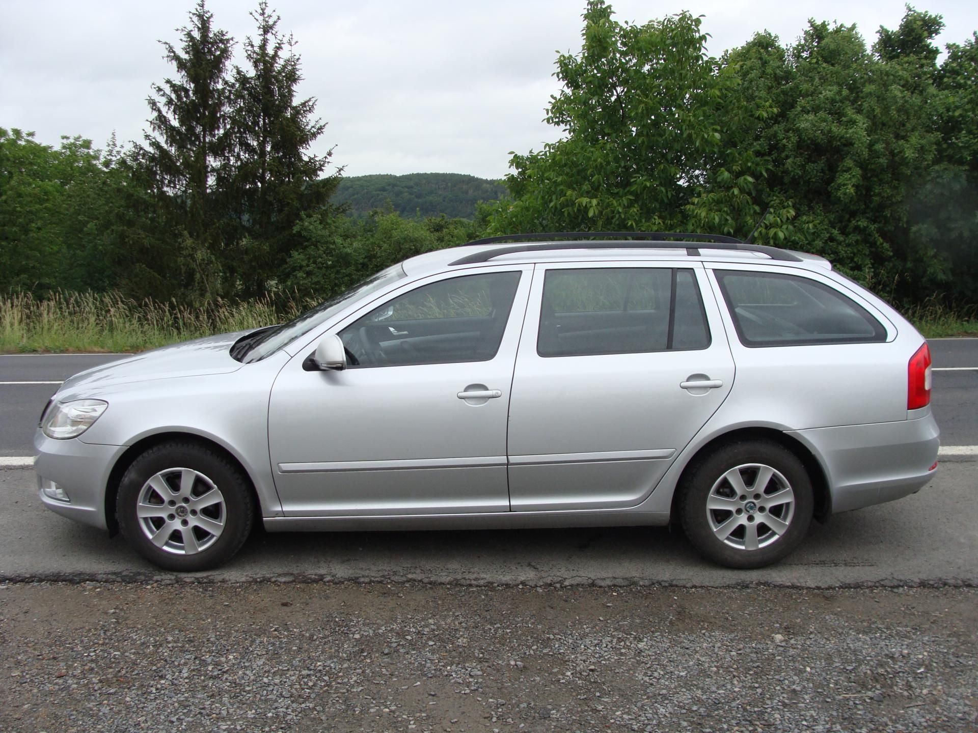 Škoda Octavia, 1.4 FSi, 90 kW, klimatizace - fotka 2