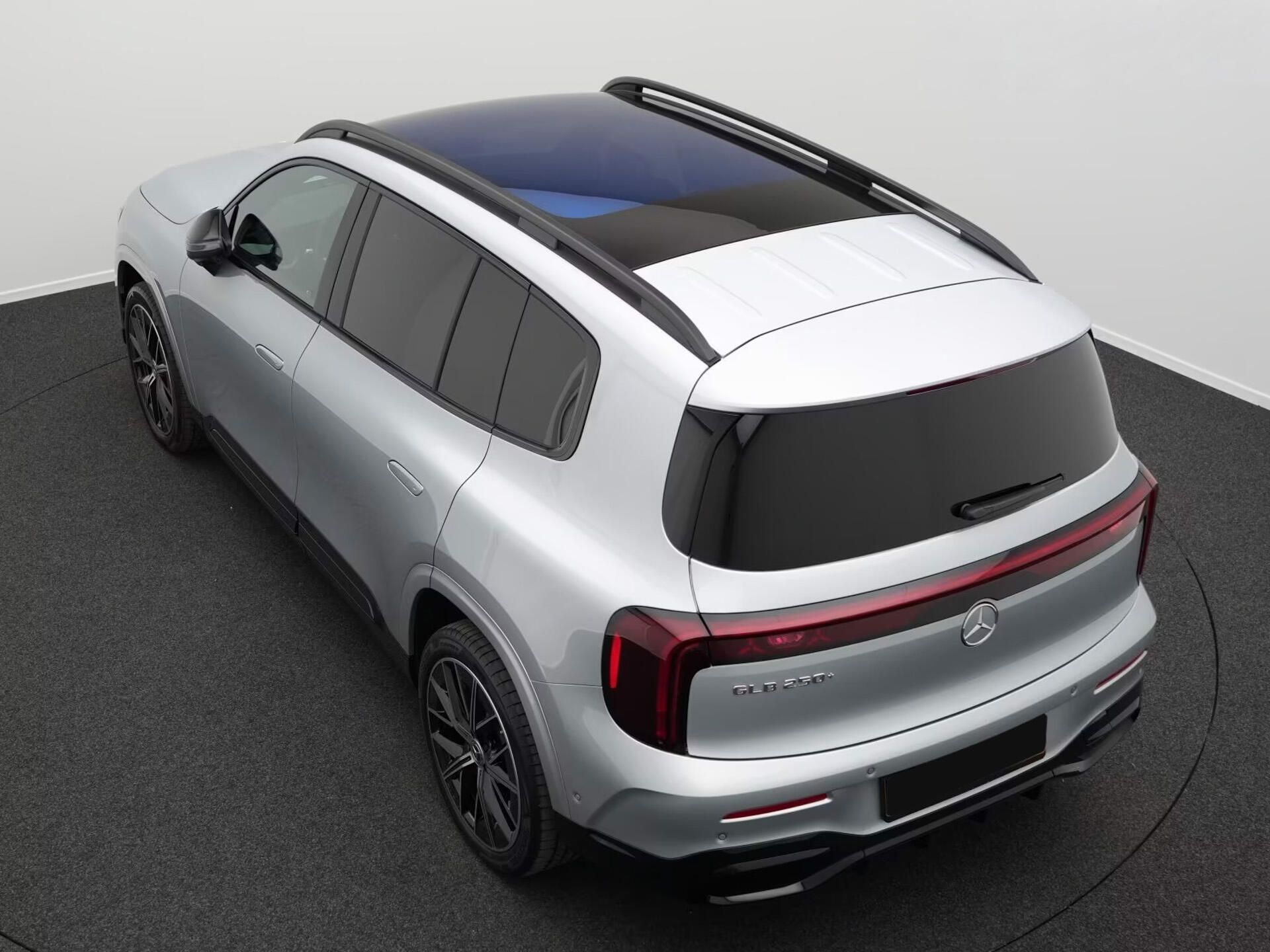 Mercedes-Benz GLB, 250+ AMG Advanced+ Pano MULTIB - fotka 6