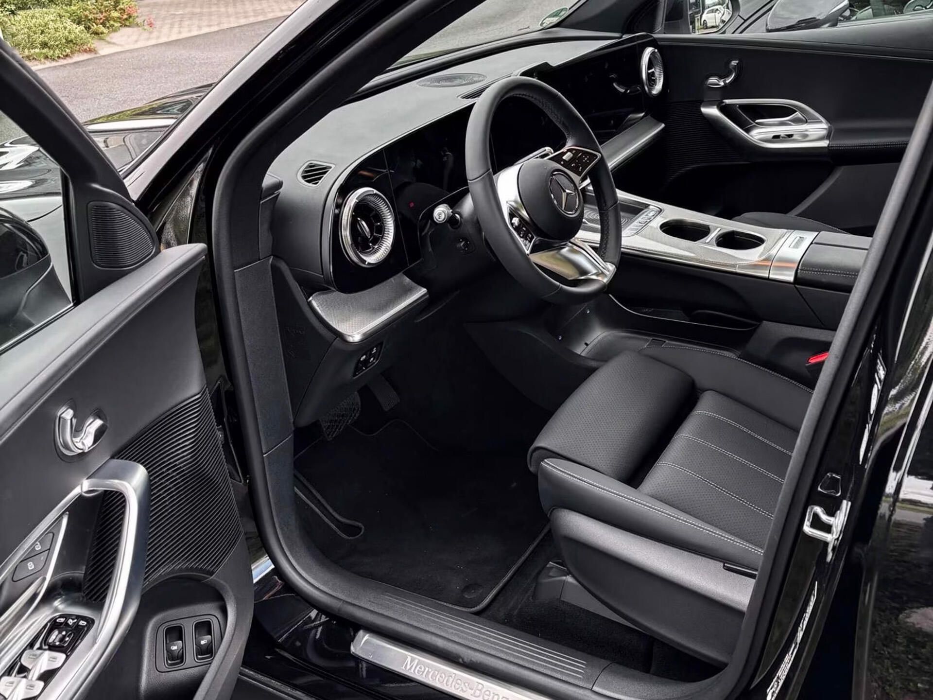 Mercedes-Benz GLC, 400 Avantgarde Superscreen Pan - fotka 3