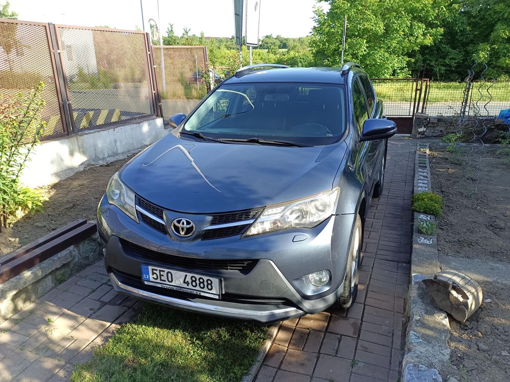 Toyota Rav4, tažné + sada kol navíc