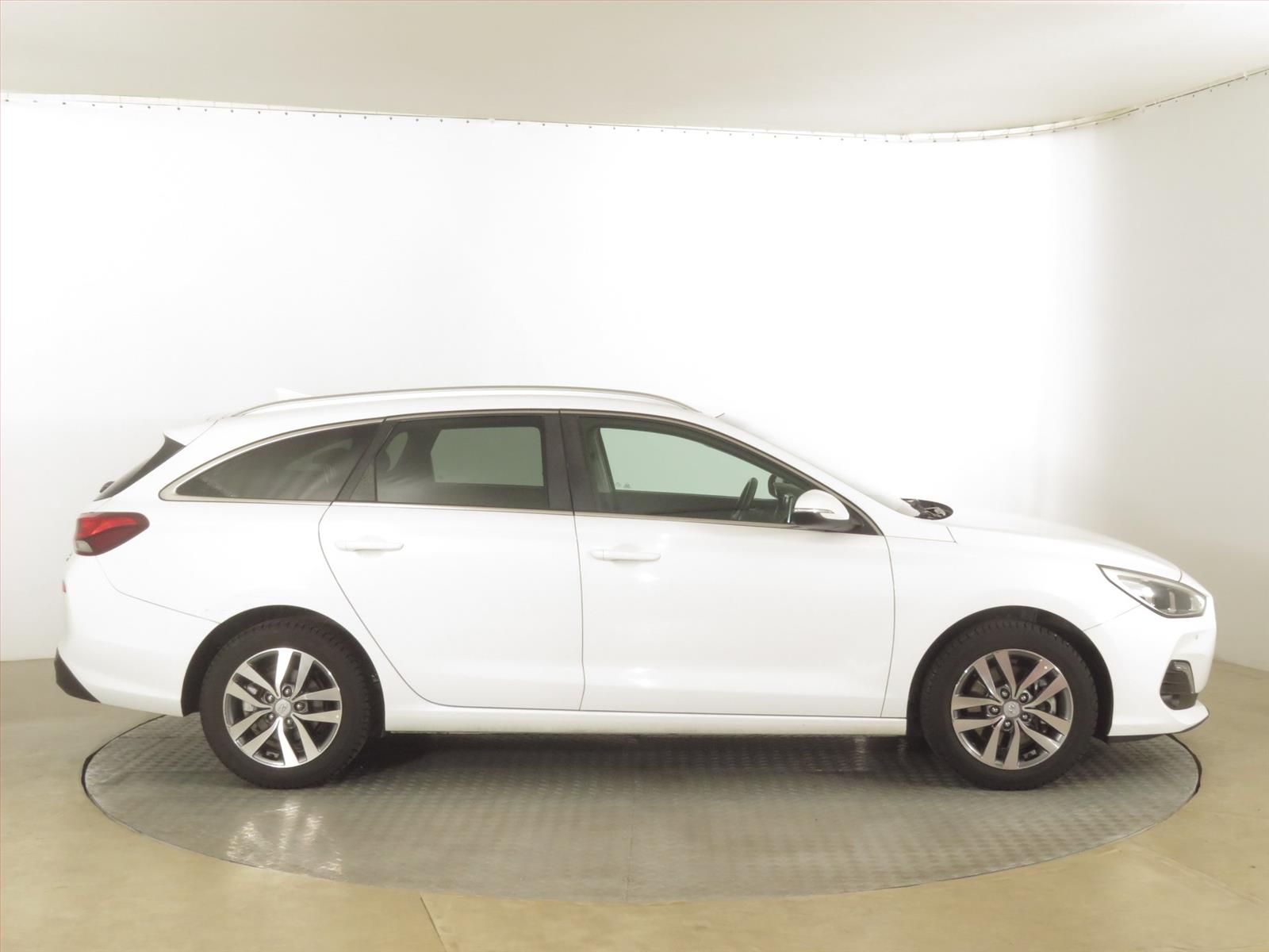 Hyundai i30, 1.4 CVVT, Serv.kniha - fotka 6