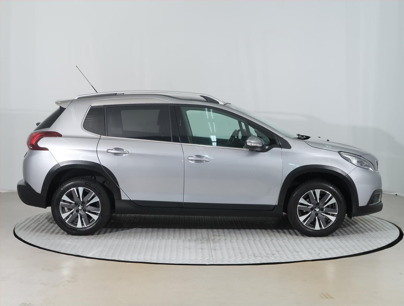Peugeot 2008, 1.2 PureTech - fotka 6